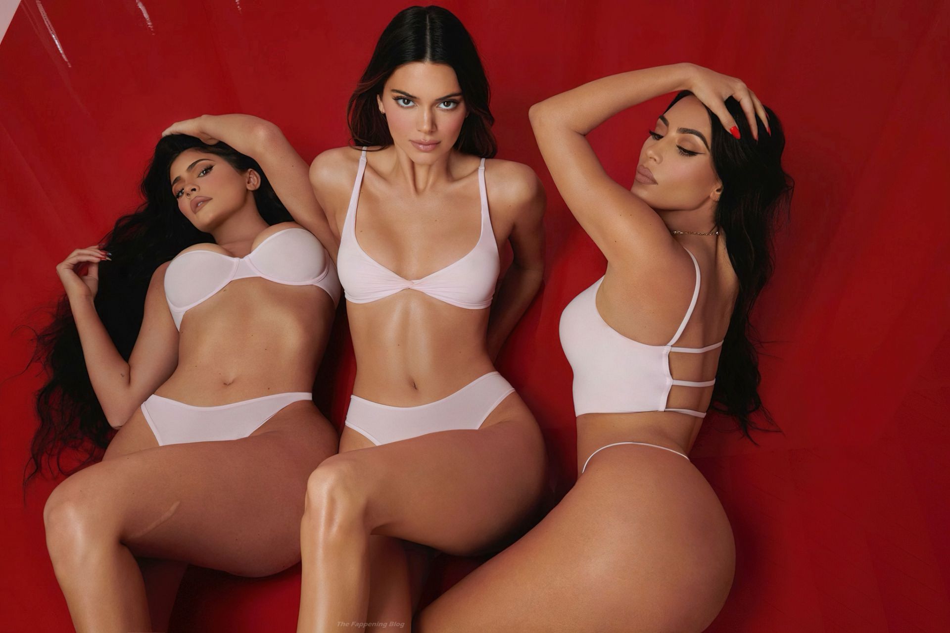 Kim Kardashian, Kendall & Kylie Jenner Looks Stunning in SKIMS Underwear (11 Photos)