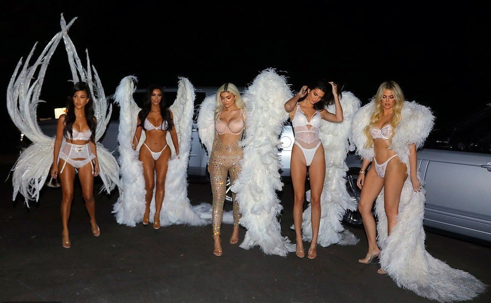 Kim, Kourtney, Khloe Kardashian & Kendall, Kylie Jenner Sexy (51 Photos)