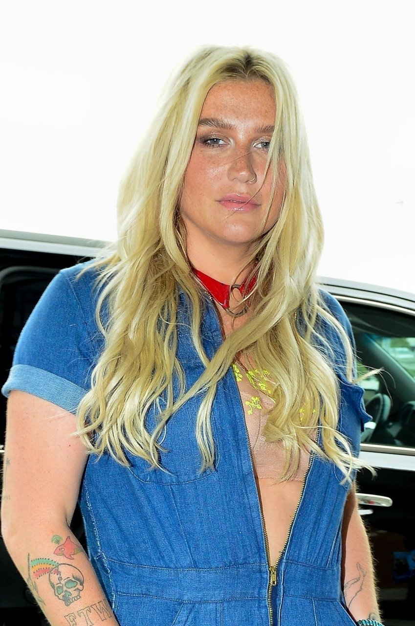 Kesha Sexy (32 Photos)