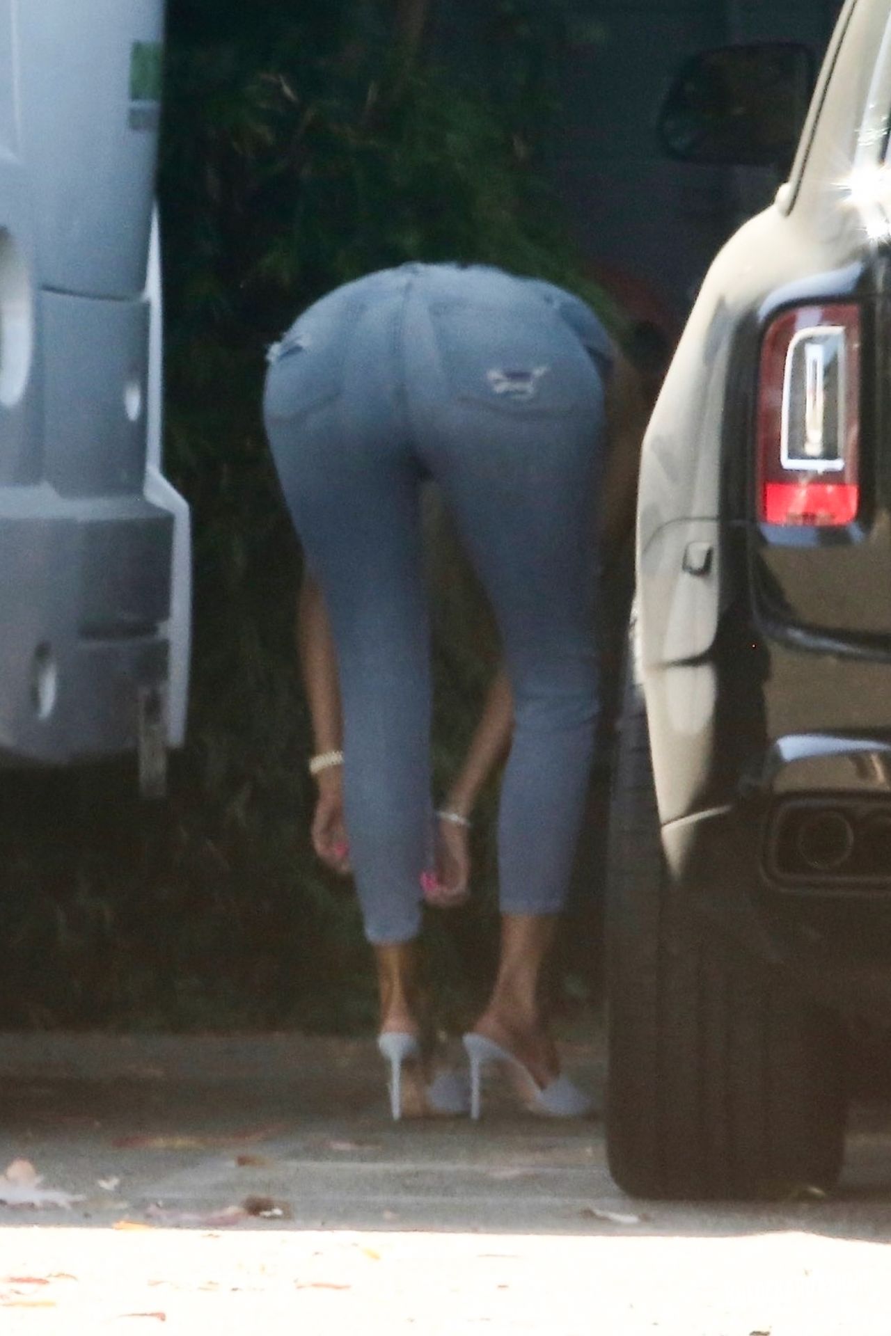 Khloé Kardashian Sexy (48 Photos)