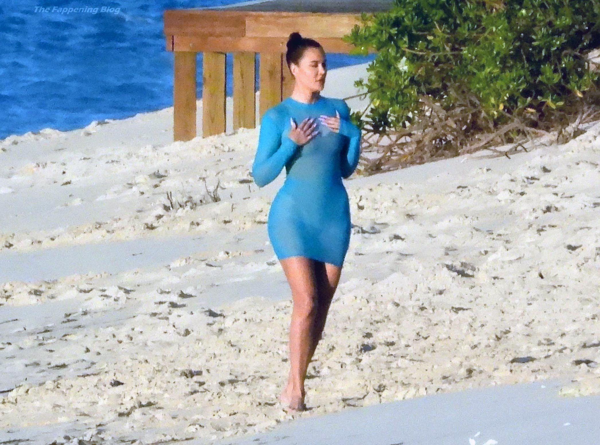 Khloe Kardashian Nude & Hot (70 Photos + Porn)