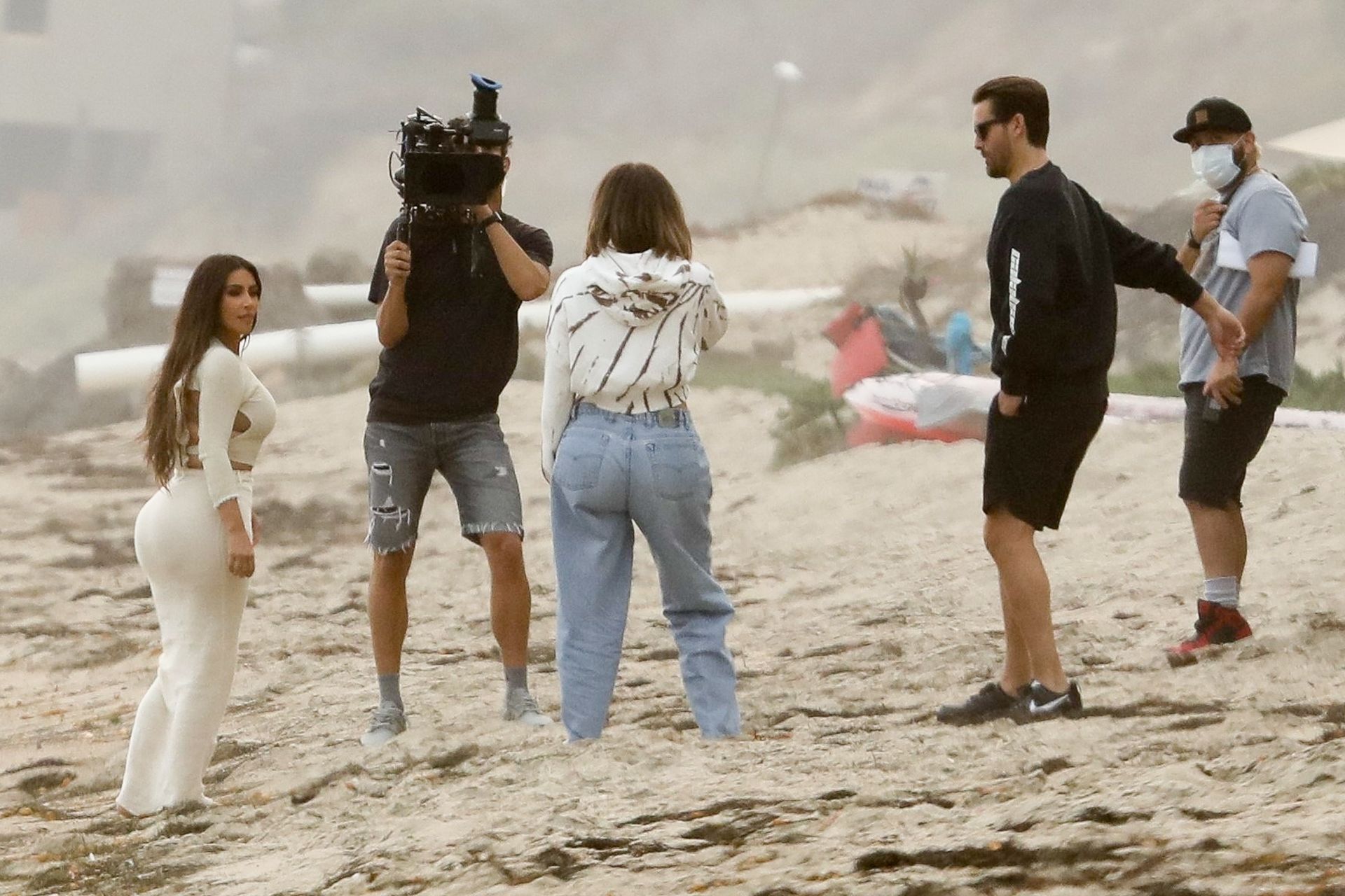 Kim Kardashian & Khloé Kar
dashian are Seen Filming on the Beach (54 Photos)
