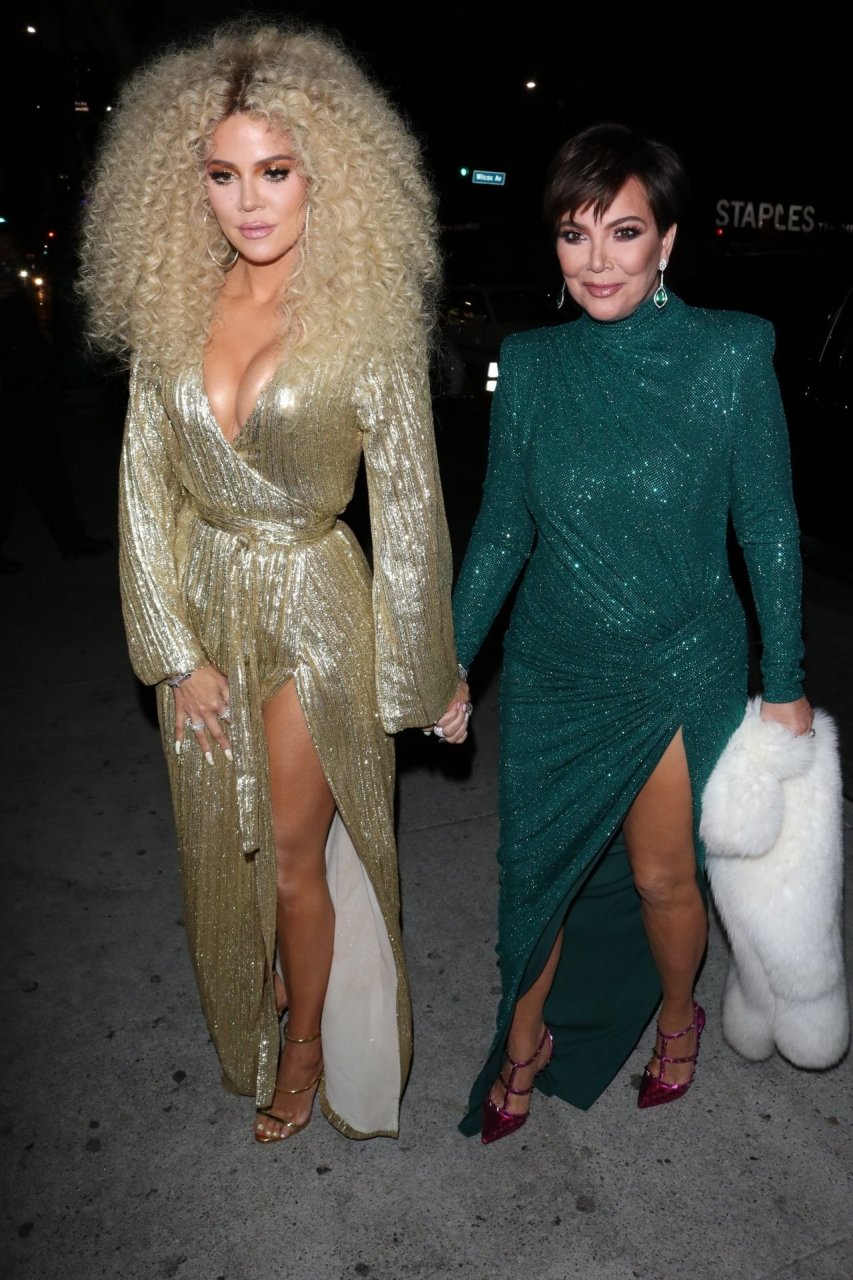 Kourtney Kardashian & Khloe Kardashian Sexy (100 Photos)