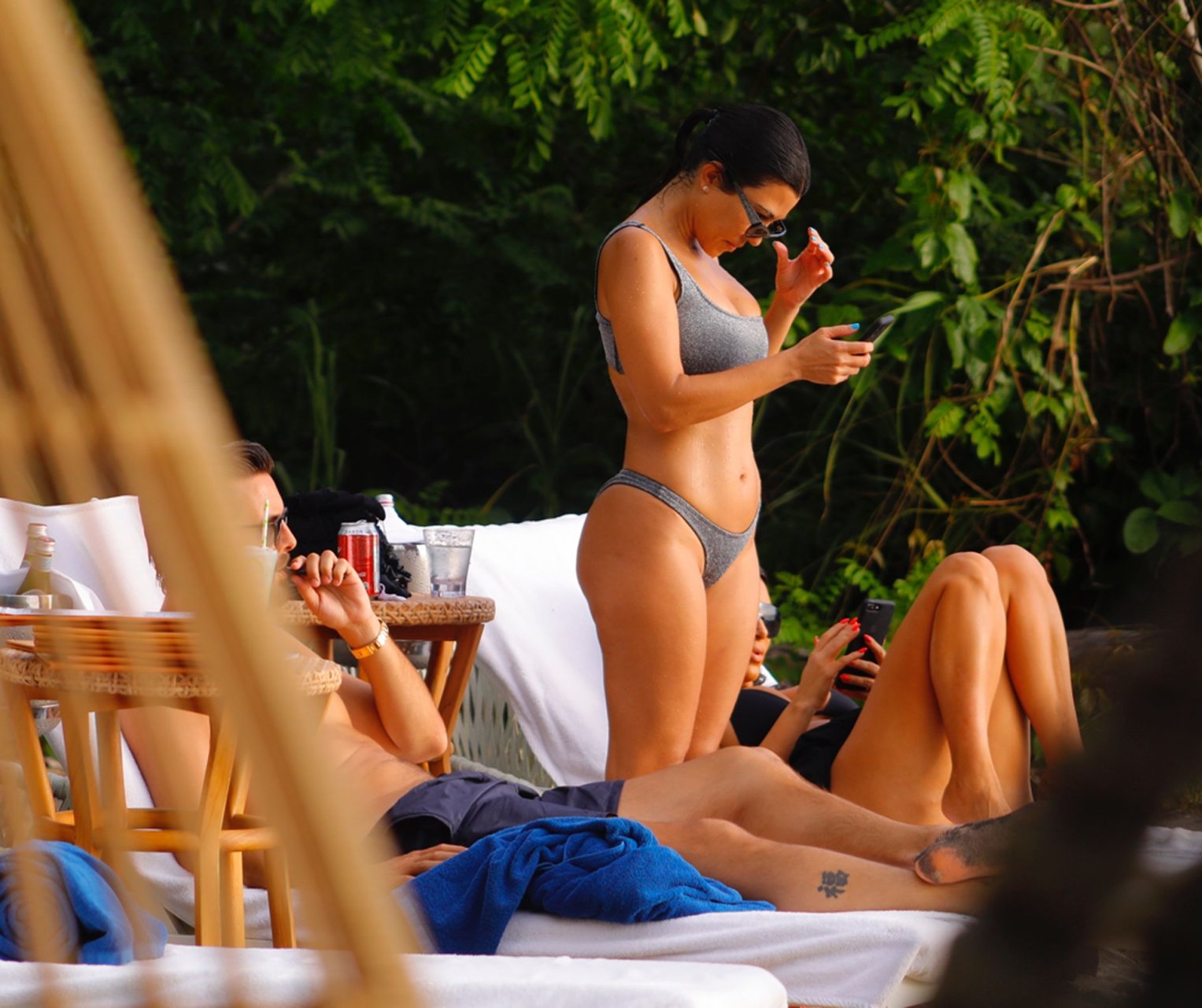 Kim Kardashian & Kourtney Kardashian Sexy (36 Photos)