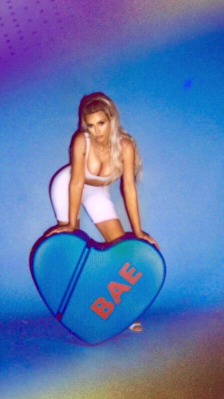 Kim Kardashian Sexy (3 Pics + Gif)