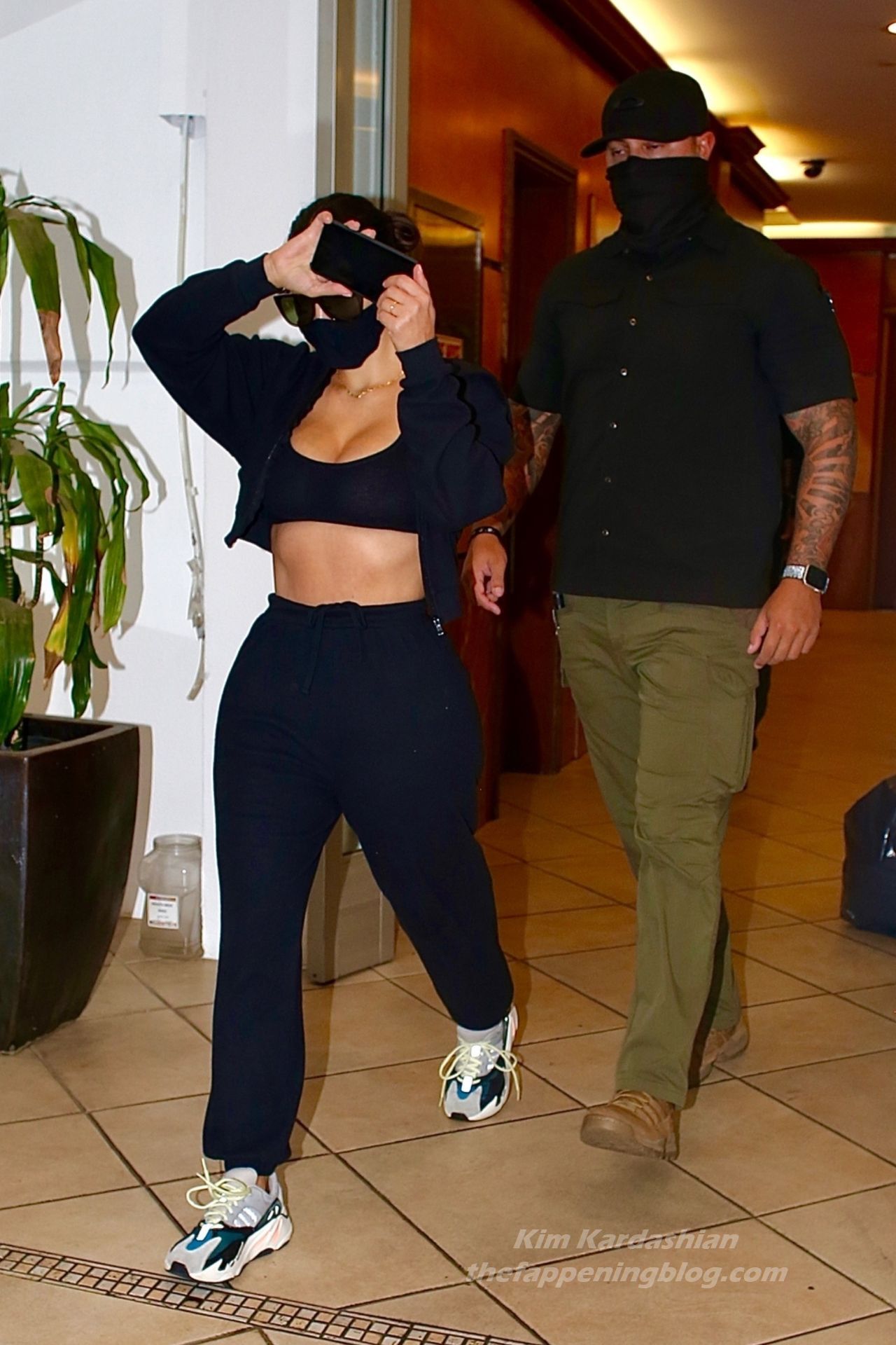 Kim Kardashian Shows Off Her Curves As She Leaves A Dermatologist Appointment Zdj Cia