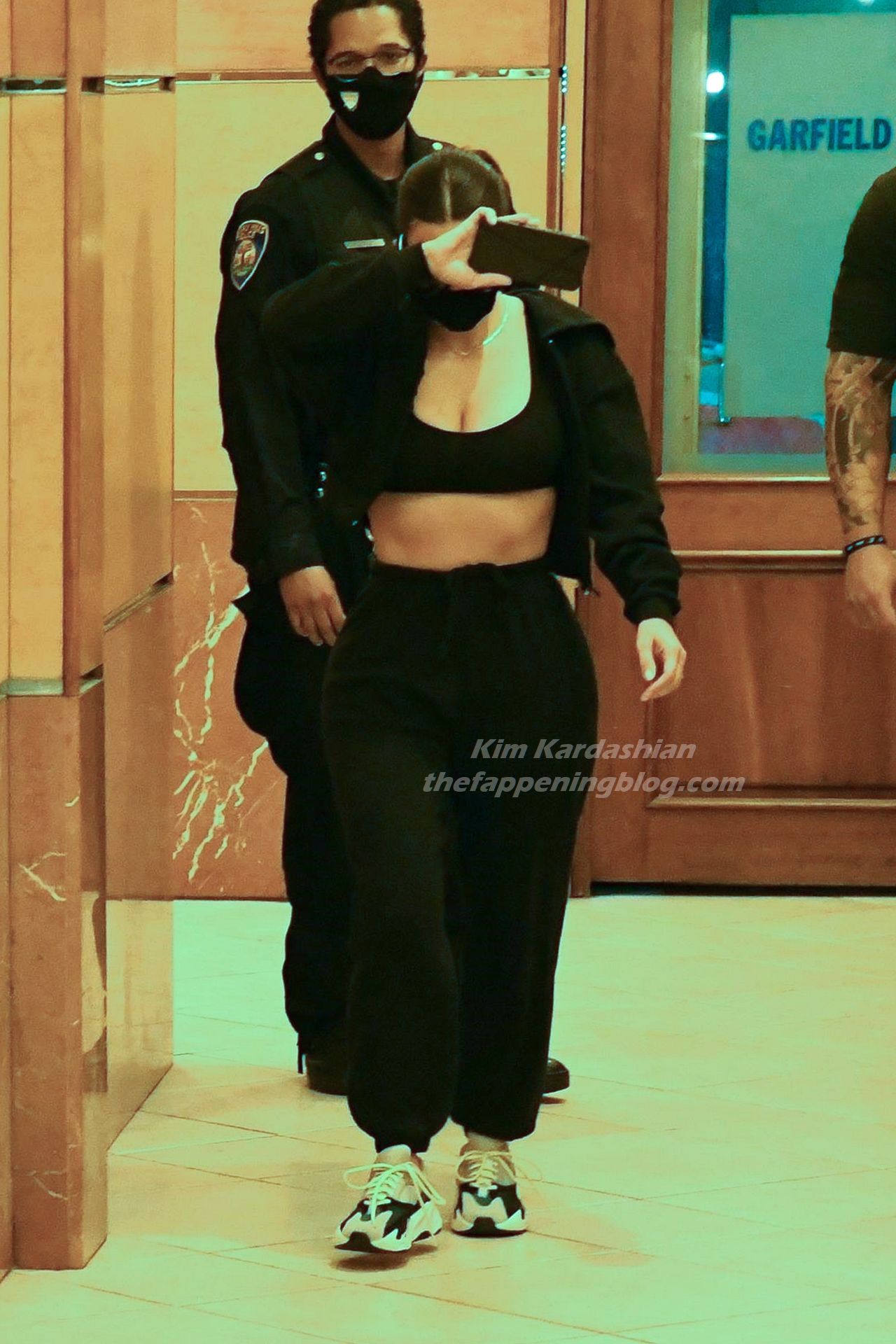 Kim Kardashian Shows Off Her Curves As She Leaves A Dermatologist Appointment Zdj Cia