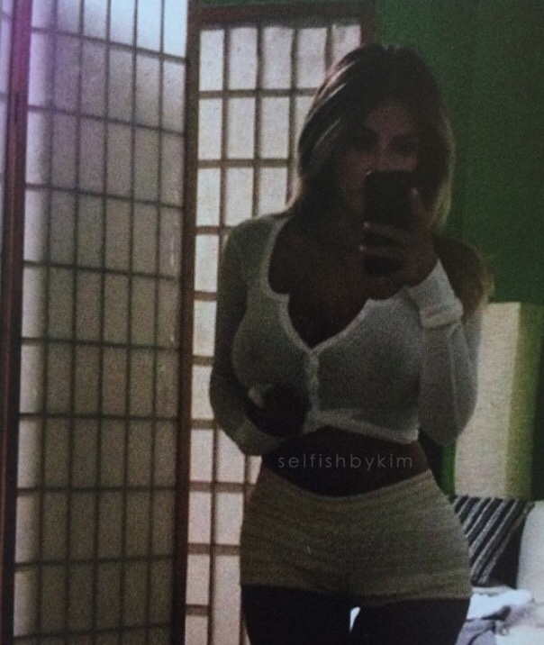 Kim Kardashian Topless and Sexy (5 New Photos)