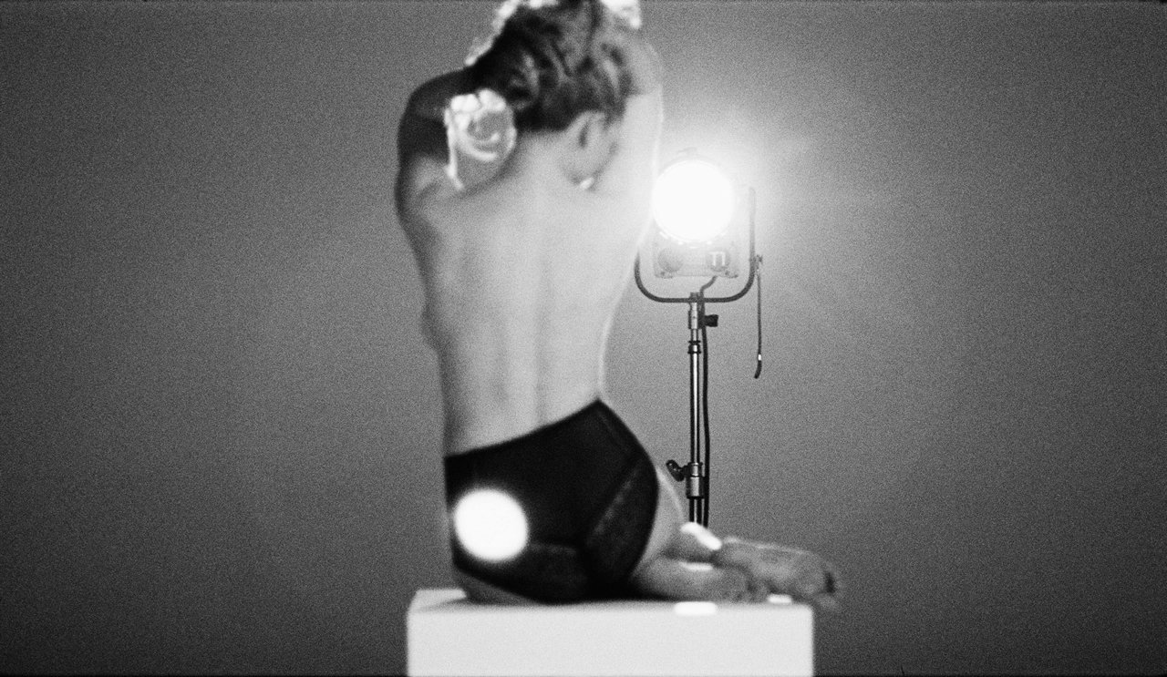 Kirsten Dunst Sexy (3 Photos + Video & GIFs)