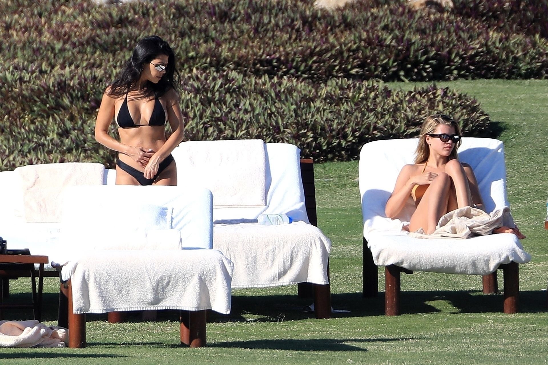 Kourtney Kardashian & โซเฟีย ริชชี่ เซ็กซี่ (207 ภาพถ่าย)
