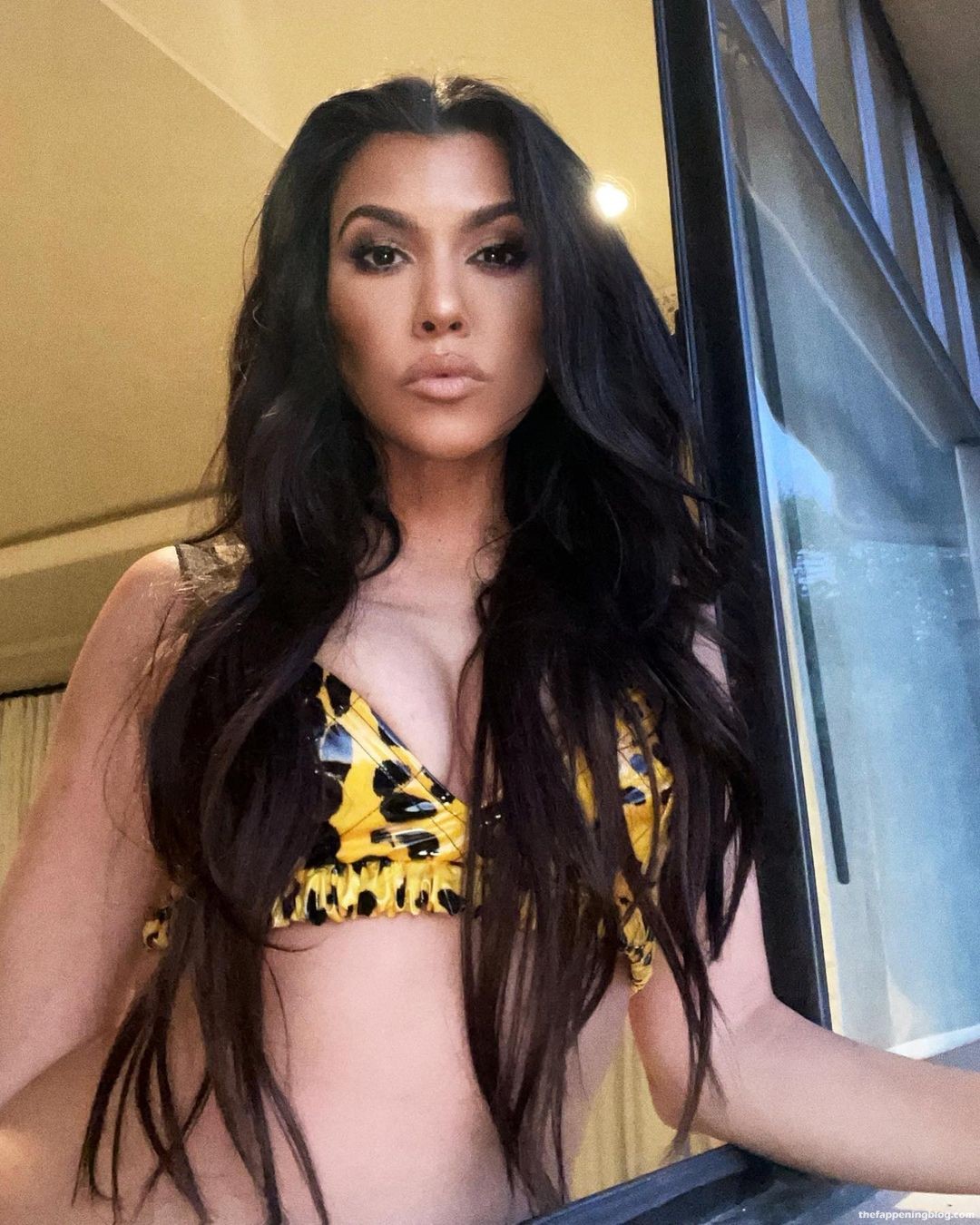 Kourtney Kardashian Flaunts Her Tits (10 Photos)