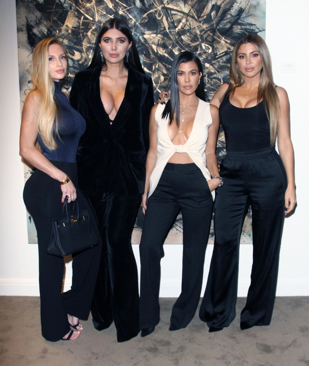 Kourtney Kardashian Sexy (115 Photos)