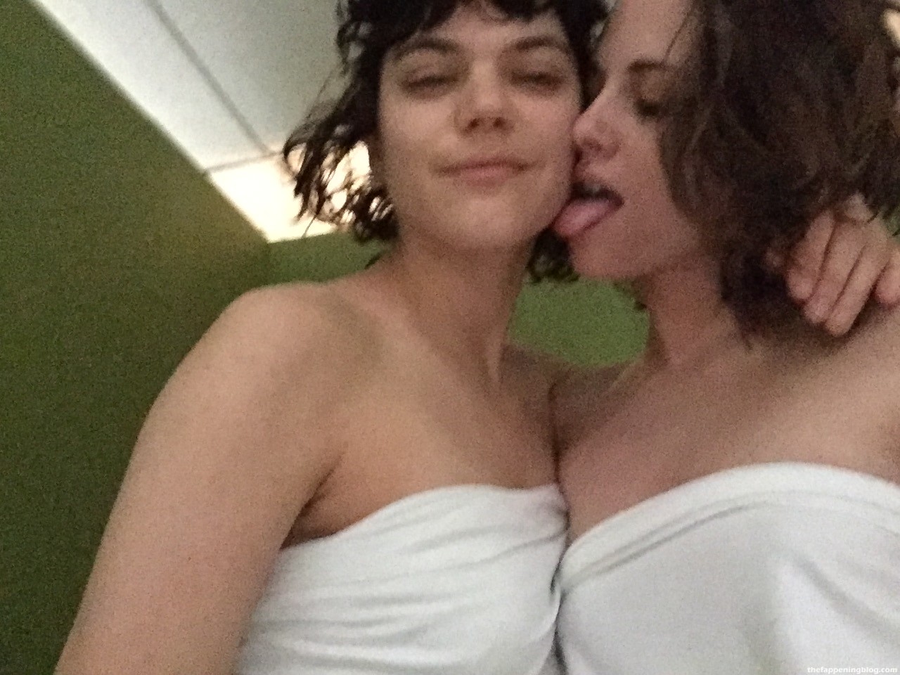 Kristen Stewart Nude & Sexy (9 Leaked The Fappening Photos)