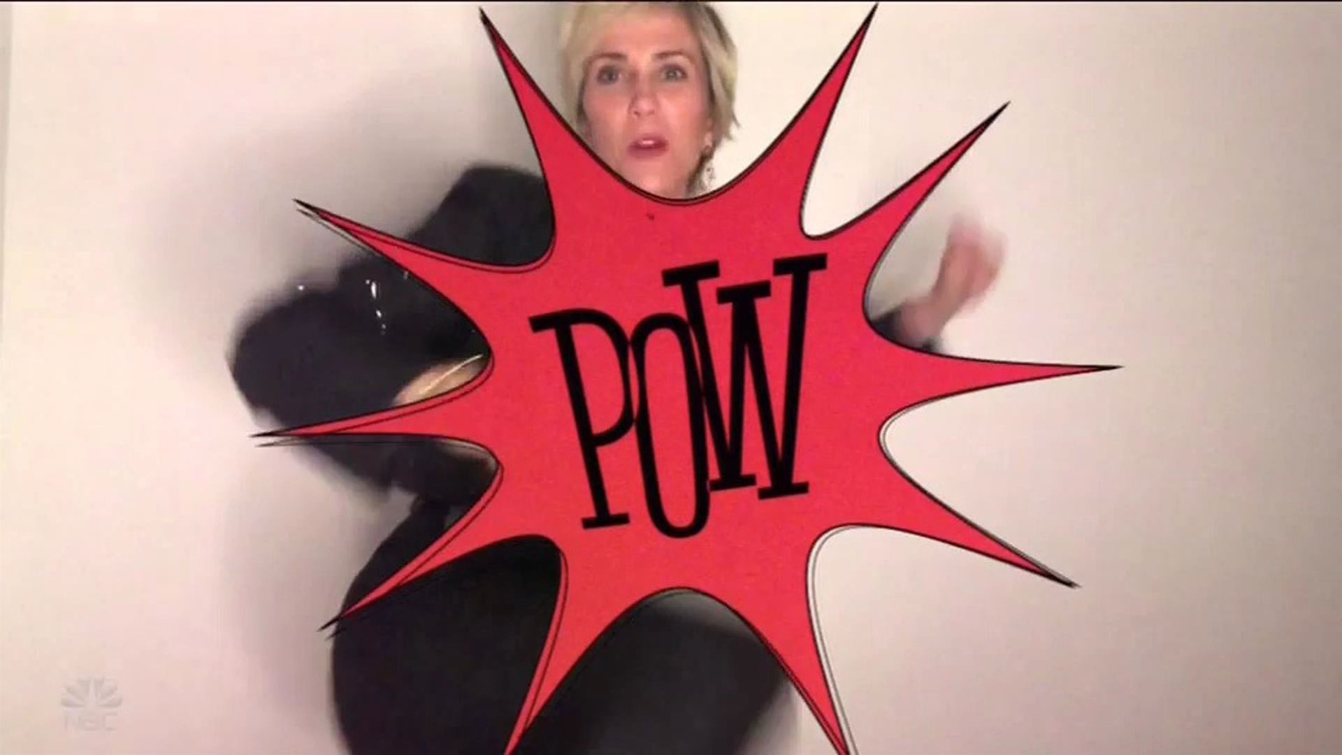 Kristen Wiig Flas
hes Her Boobs (27 Pics+ Video)