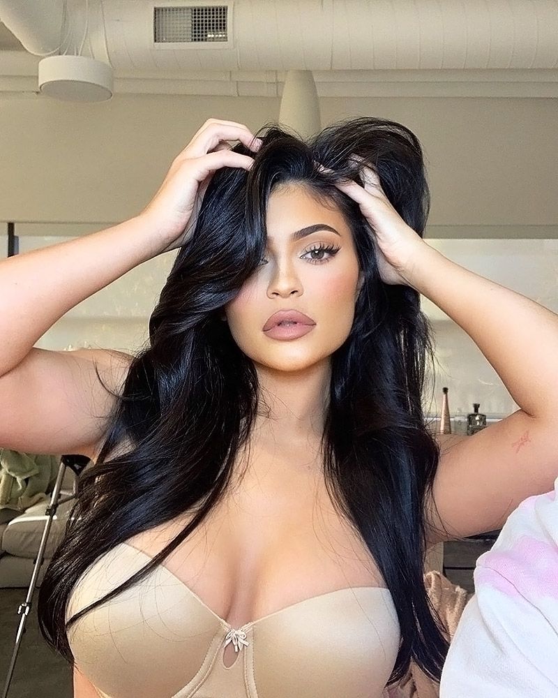 Kylie Jenner Nude & Sexy (183 Photos + Possible Leaked PORN With Travis Scott & 2021 News)