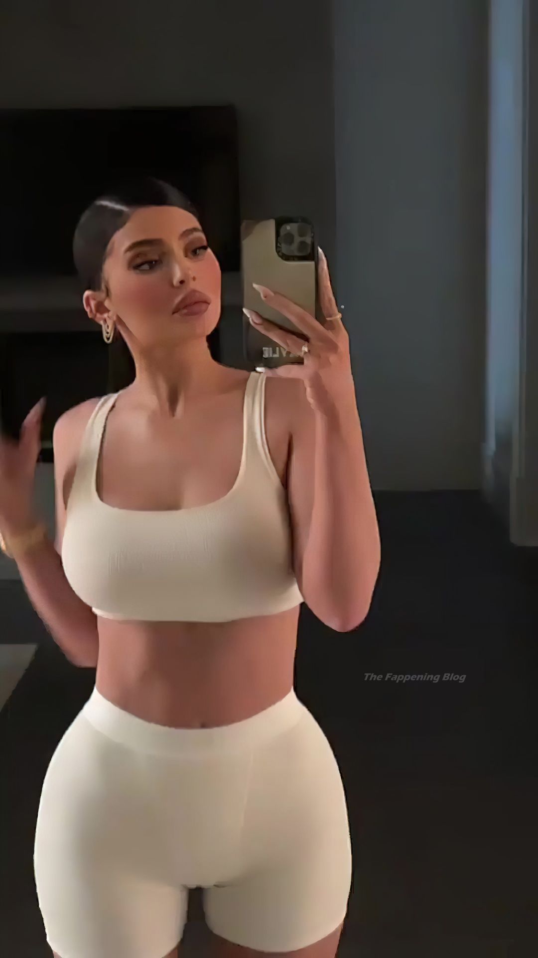 Kylie Jenner Sexy (32 Photos)