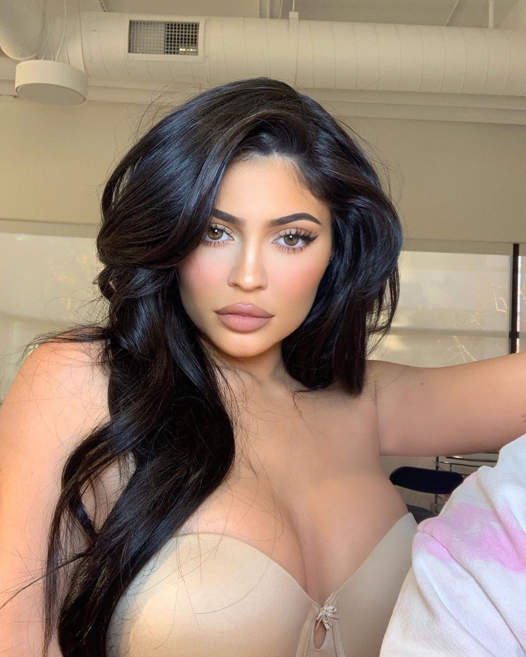 Kylie Jenner Sexy (4 Hot Pics)