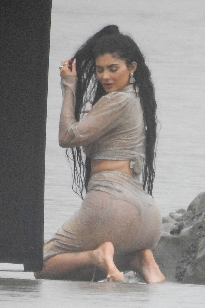 Kylie Jenner Sexy (73 Photos)