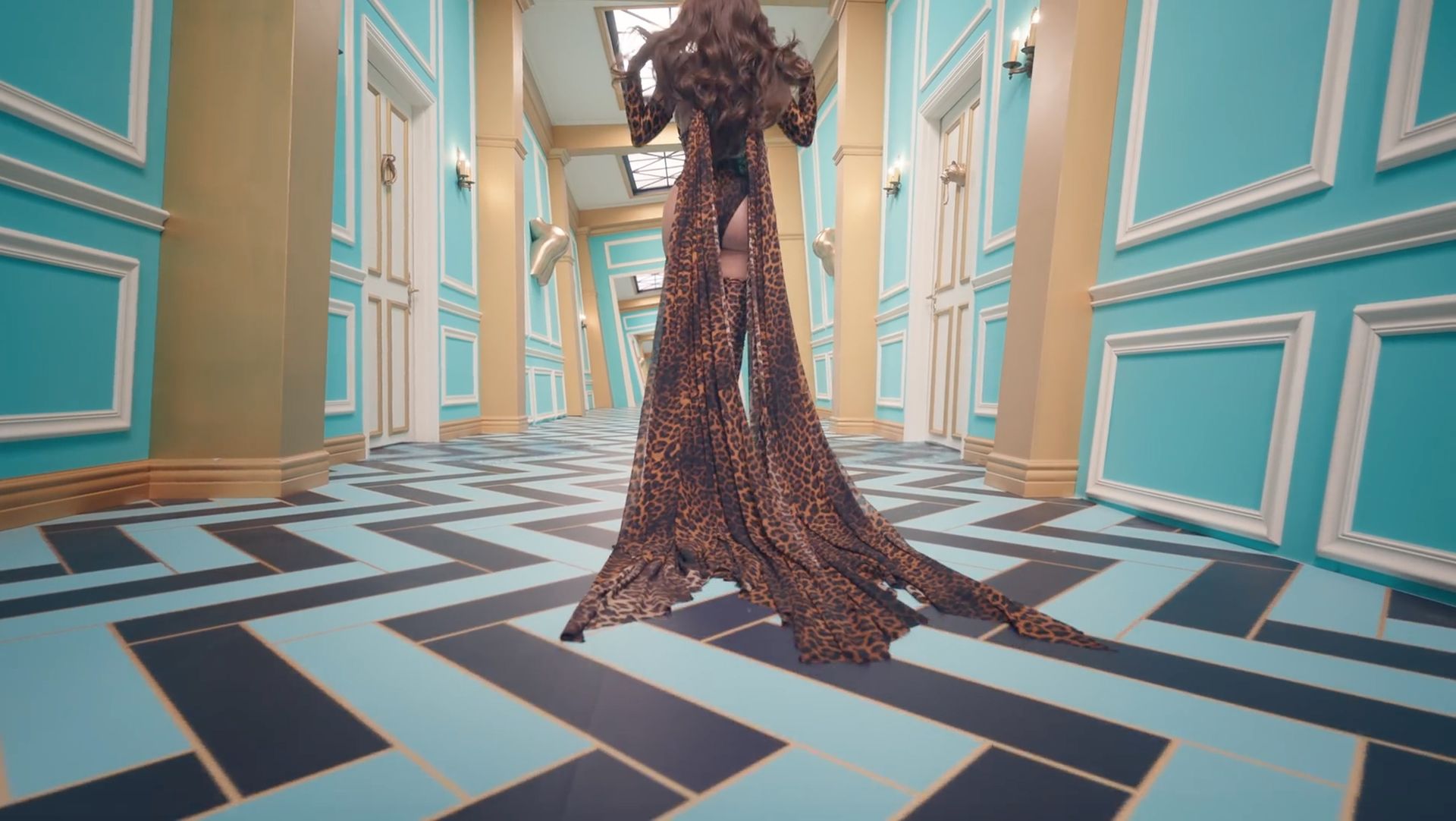 Kylie Jenner Wows Fans in a Leopard Skin Print Bodysuit (28 Photos)