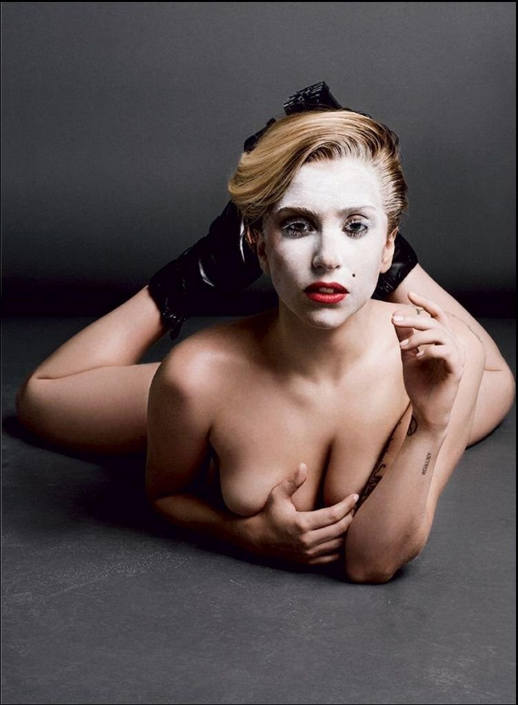 Lady Gaga Topless (9 Photos)