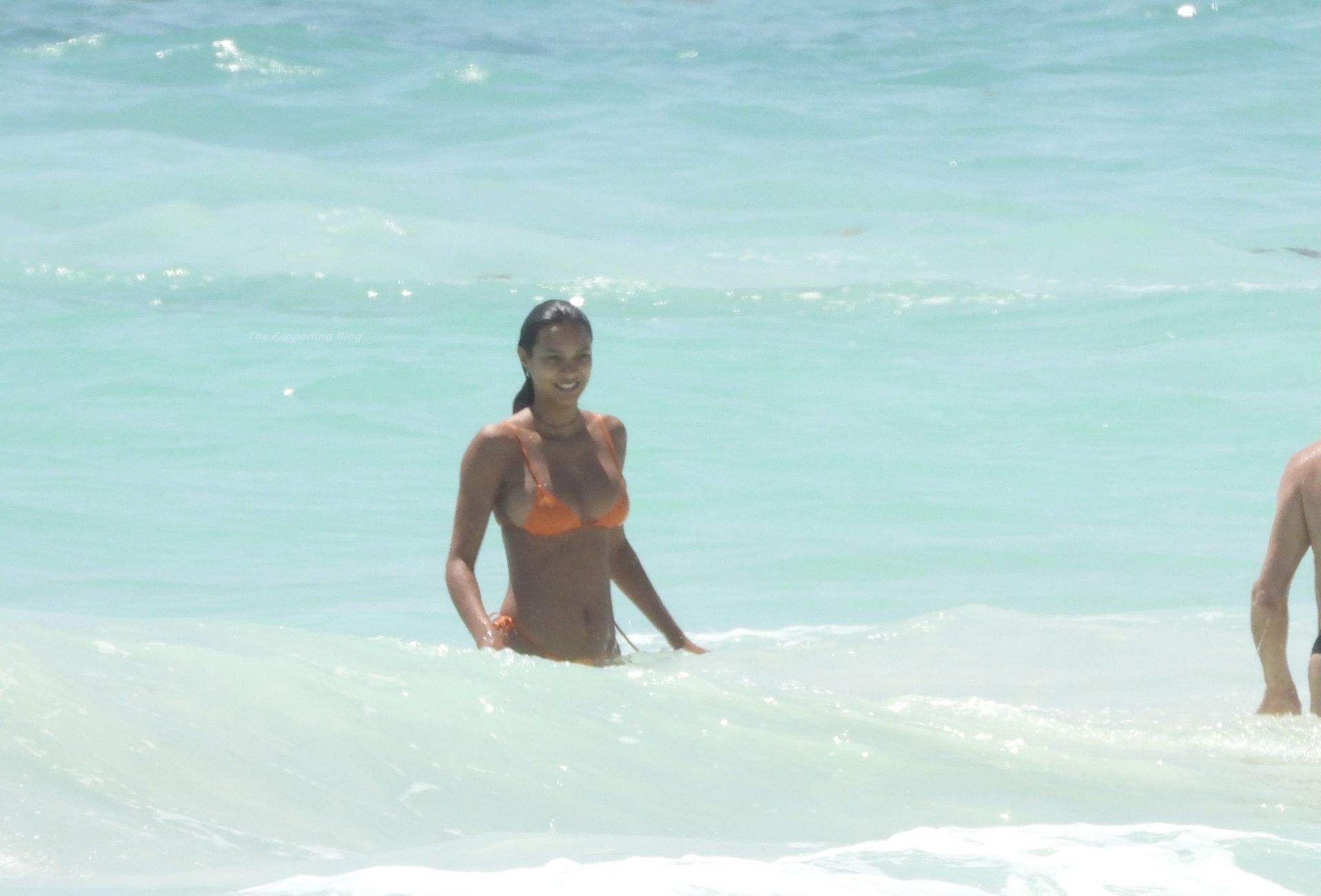 Lais Ribeiro Takes a Dip in the Ocean in Mexico (63 Photos)