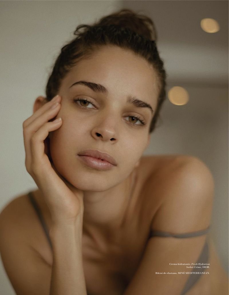 Laissa Medeiros Topless & Sexy (9 Photos)