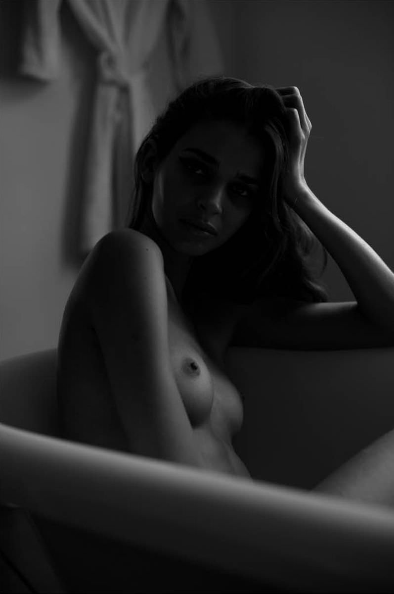 Laissa Medeiros Topless (11 Photos)