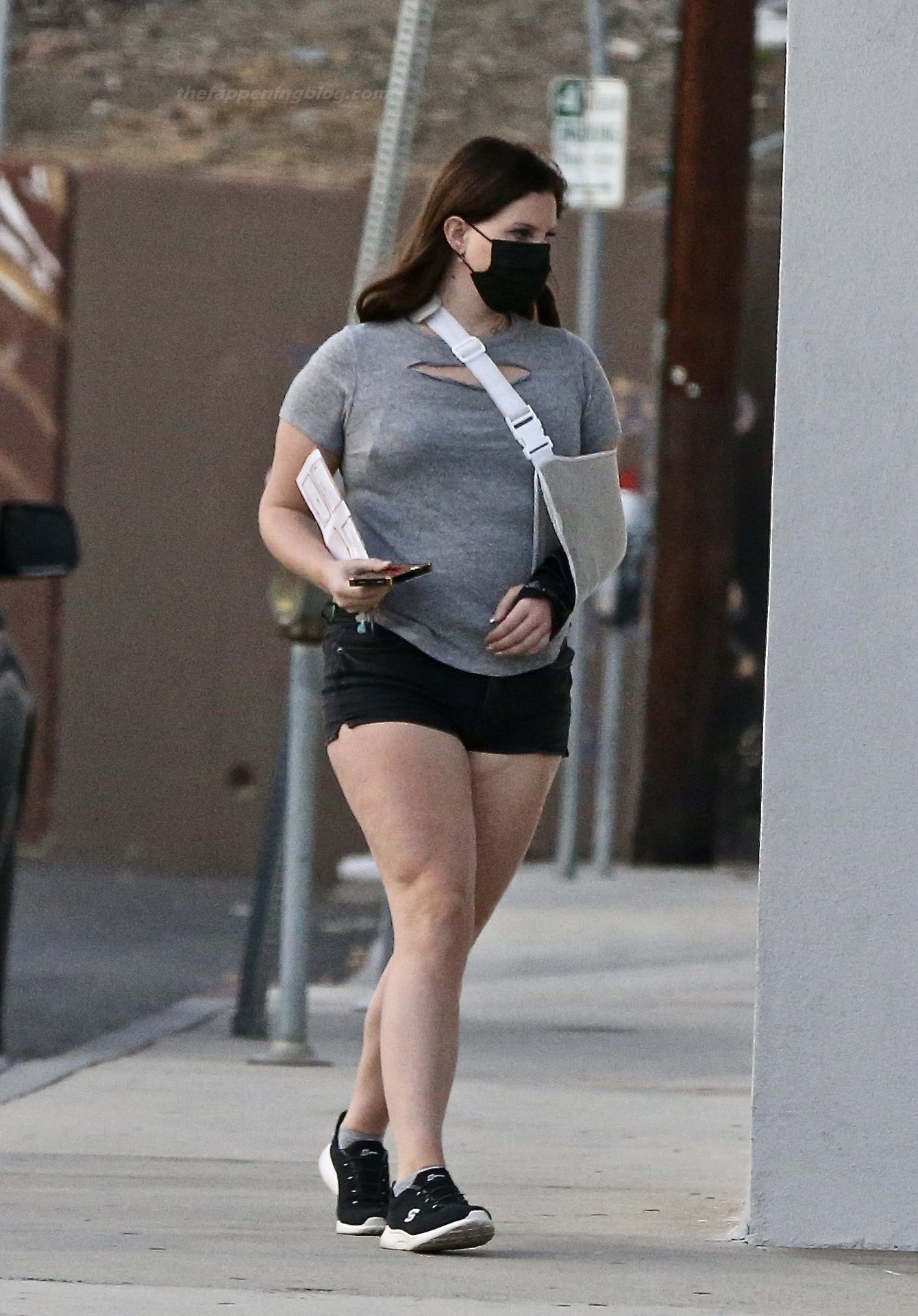 Leggy Lana Del Rey Gets Tacos Before Heading to the Clinic (23 Photos)