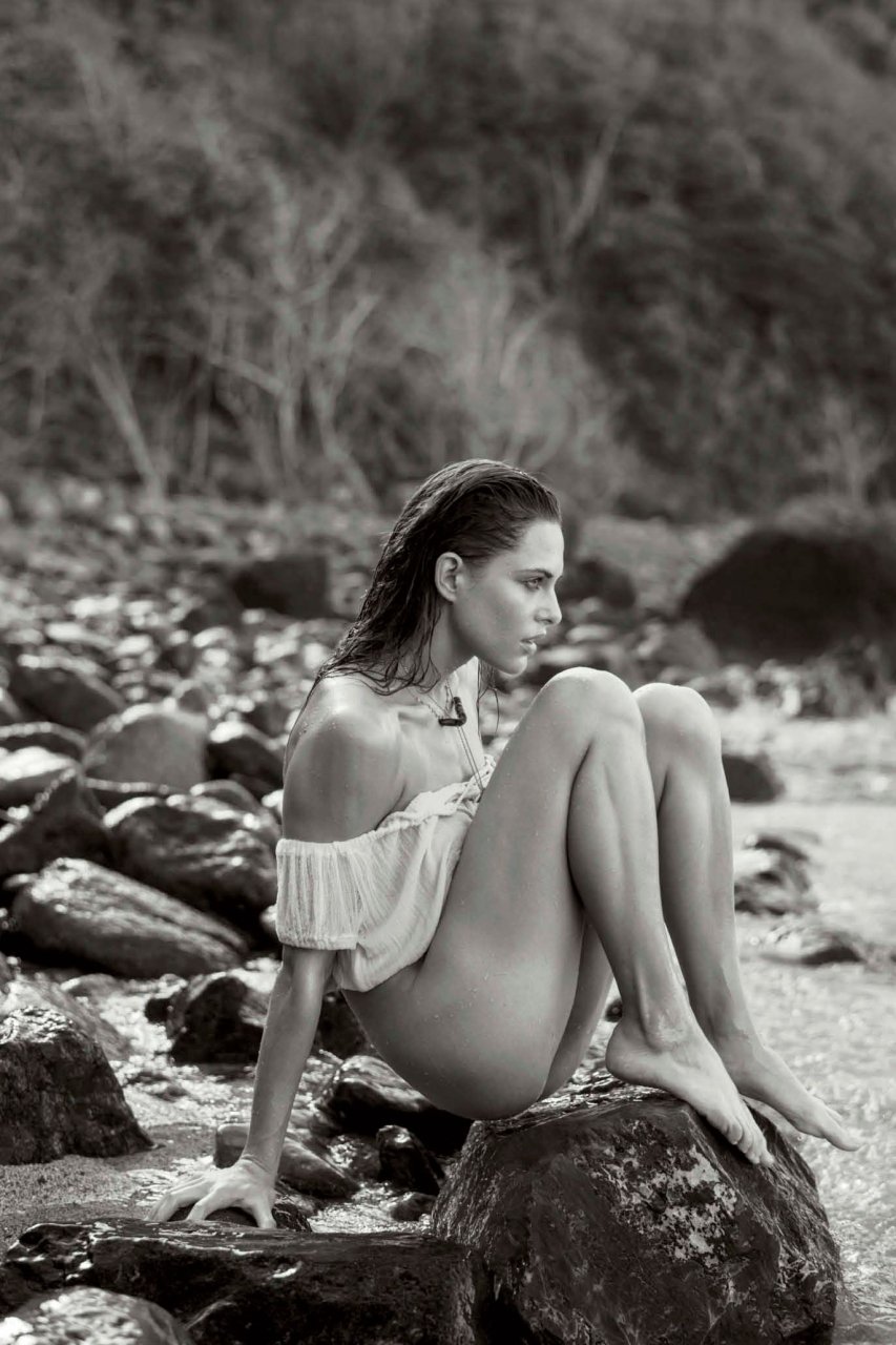 Lana Zakocela Nude & Sexy (15 Photos)