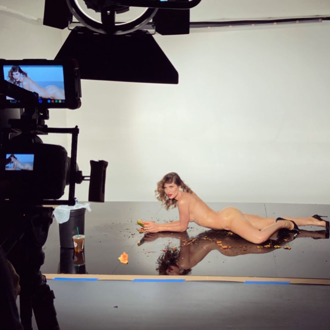 Lauren Bonner Nude & Sexy (13 Photos)