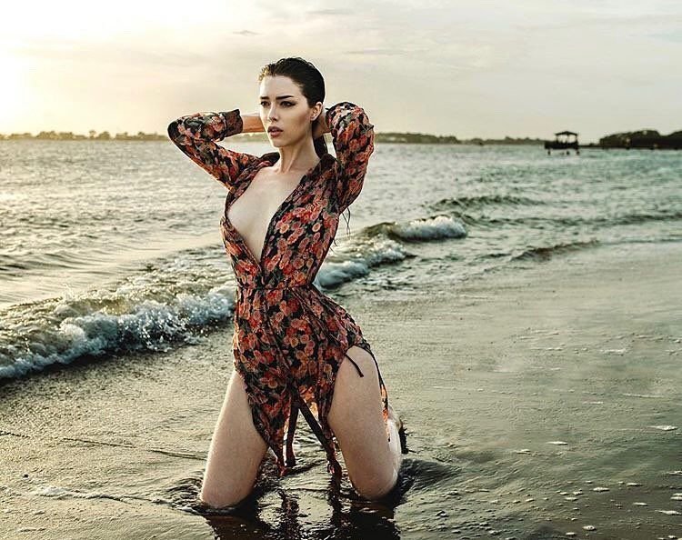 Lauren Summer Nude & Sexy (25 Photos)