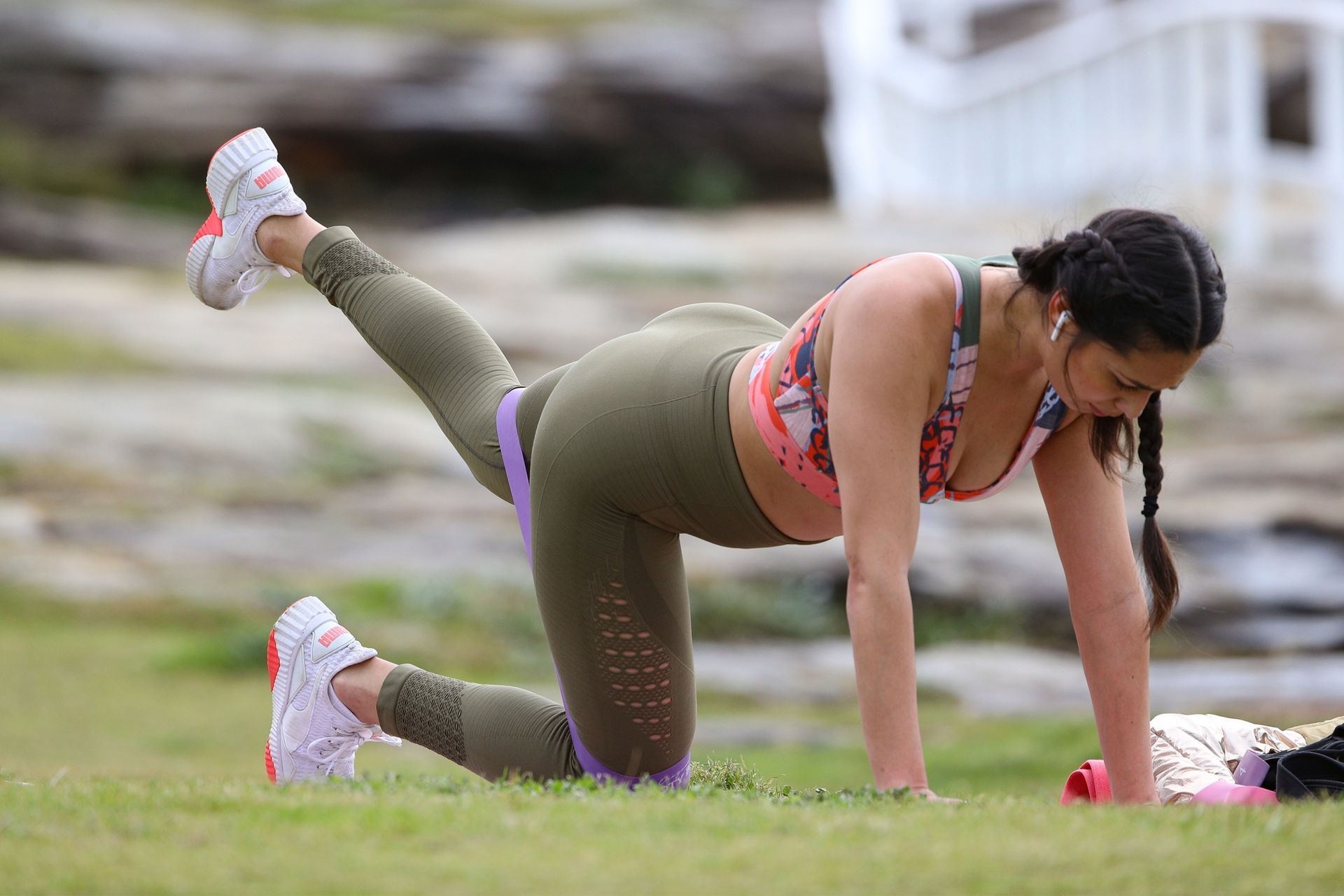 Leilani Vakaahi 在 Coogee 锻炼时炫耀她健康的身体 (91 相片)