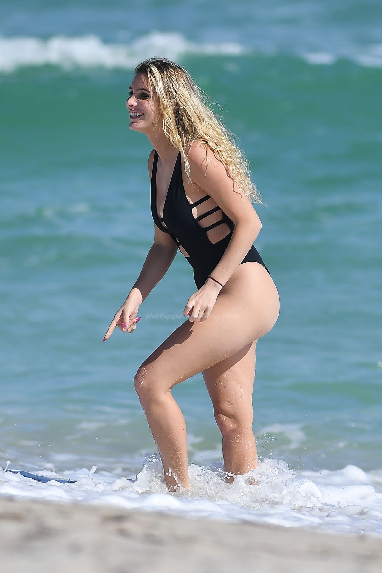 Lele Pons Shows Off Her Butt in a Black Swimsuit in Miami Beach (45 Photos)