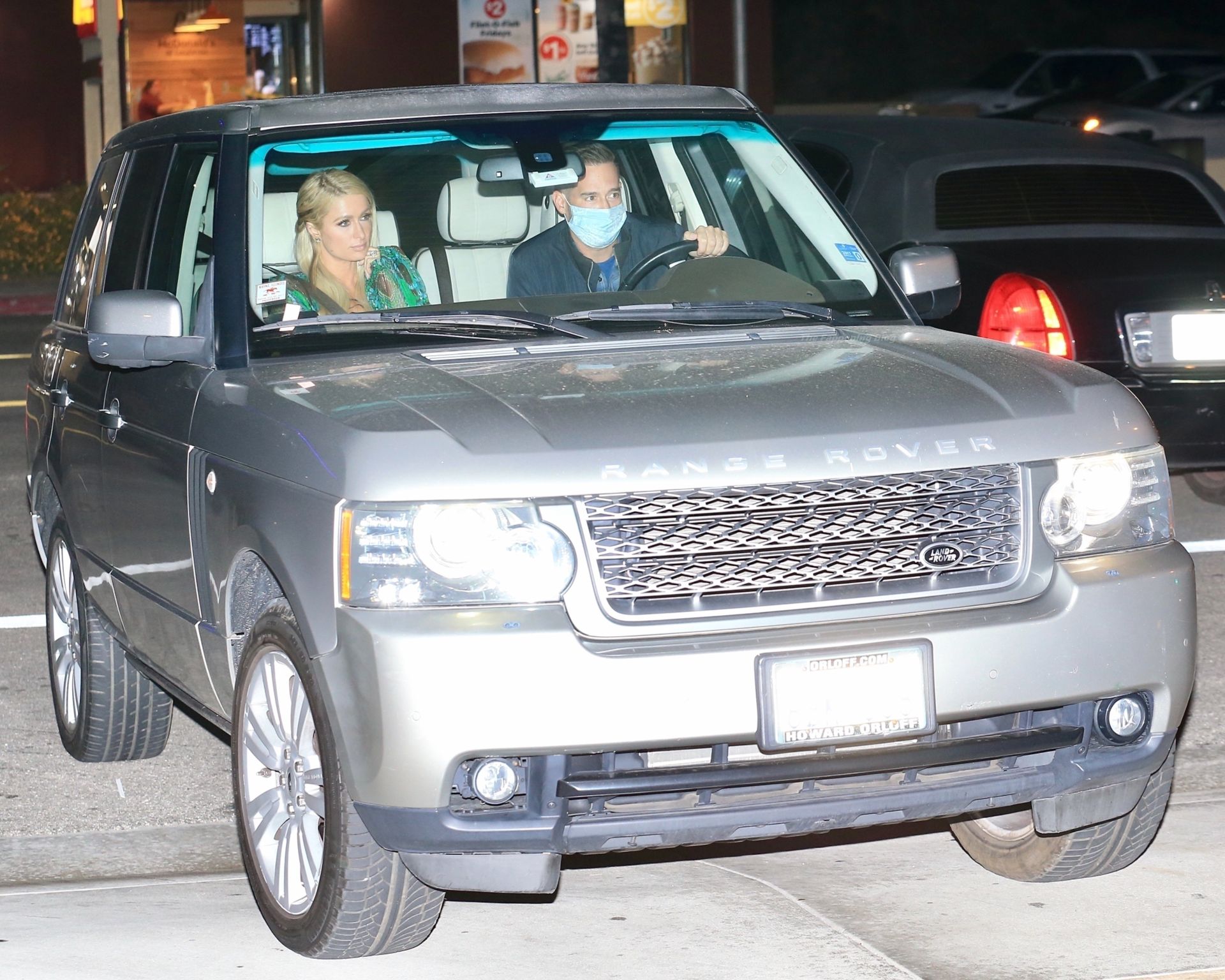 Leggy Paris Hilton Has Dinner at Nobu with Her Mom and Dad (70 Photos)