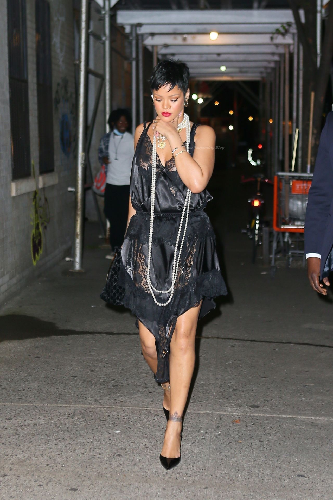 Leggy Rihanna Heads to Dinner at Carbone Italian Restaurant in NYC (18 Photos) [Updated]