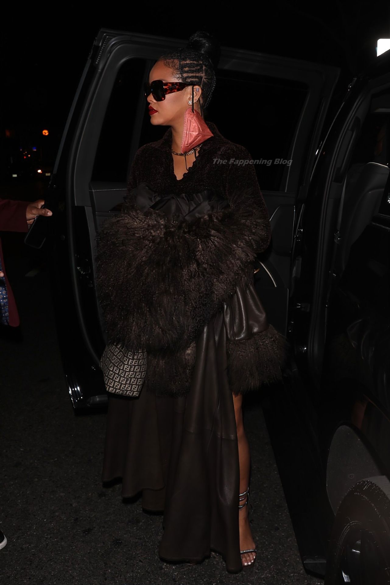 Leggy Rihanna Looks Stunning as She Arrives for Dinner at Delilah (57 Photos)