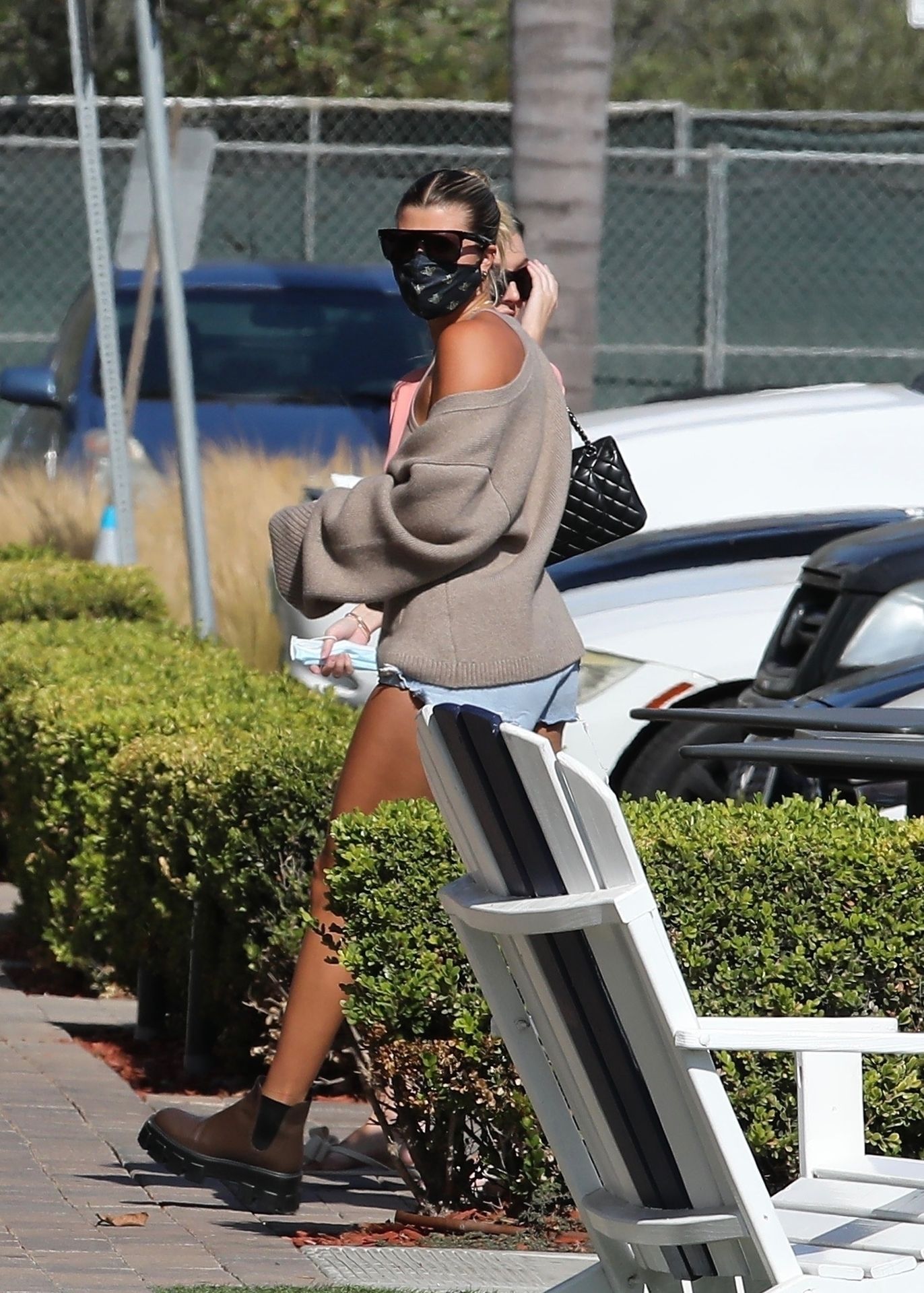 Leggy Sofia Richie Shops with Friends at the Malibu Country Mart (Photos)