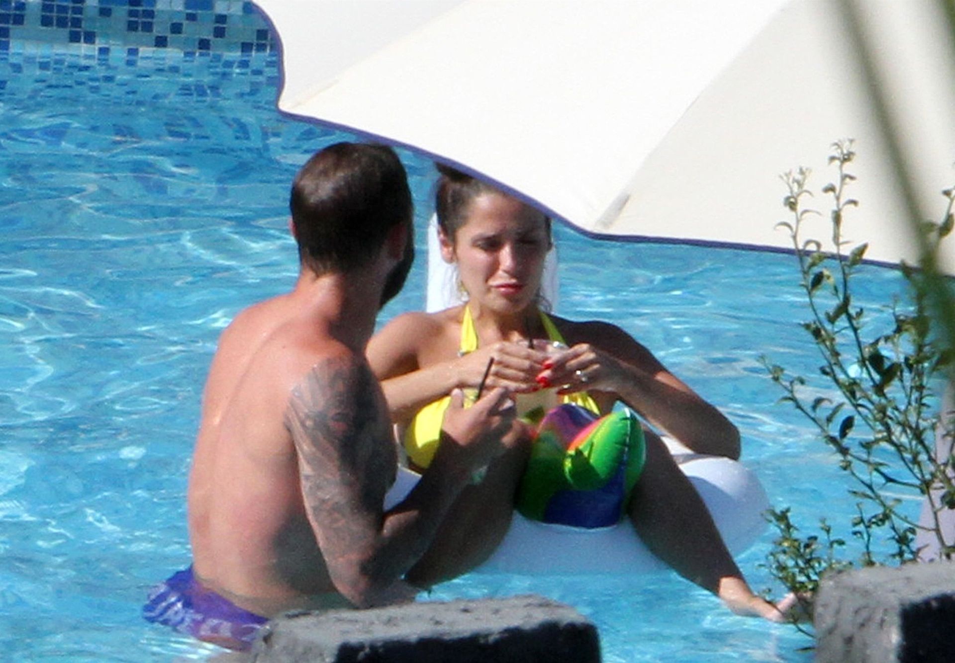 Oliver Kragl & Alessia Macari Relax Poolside in Benevento (33 Photos)