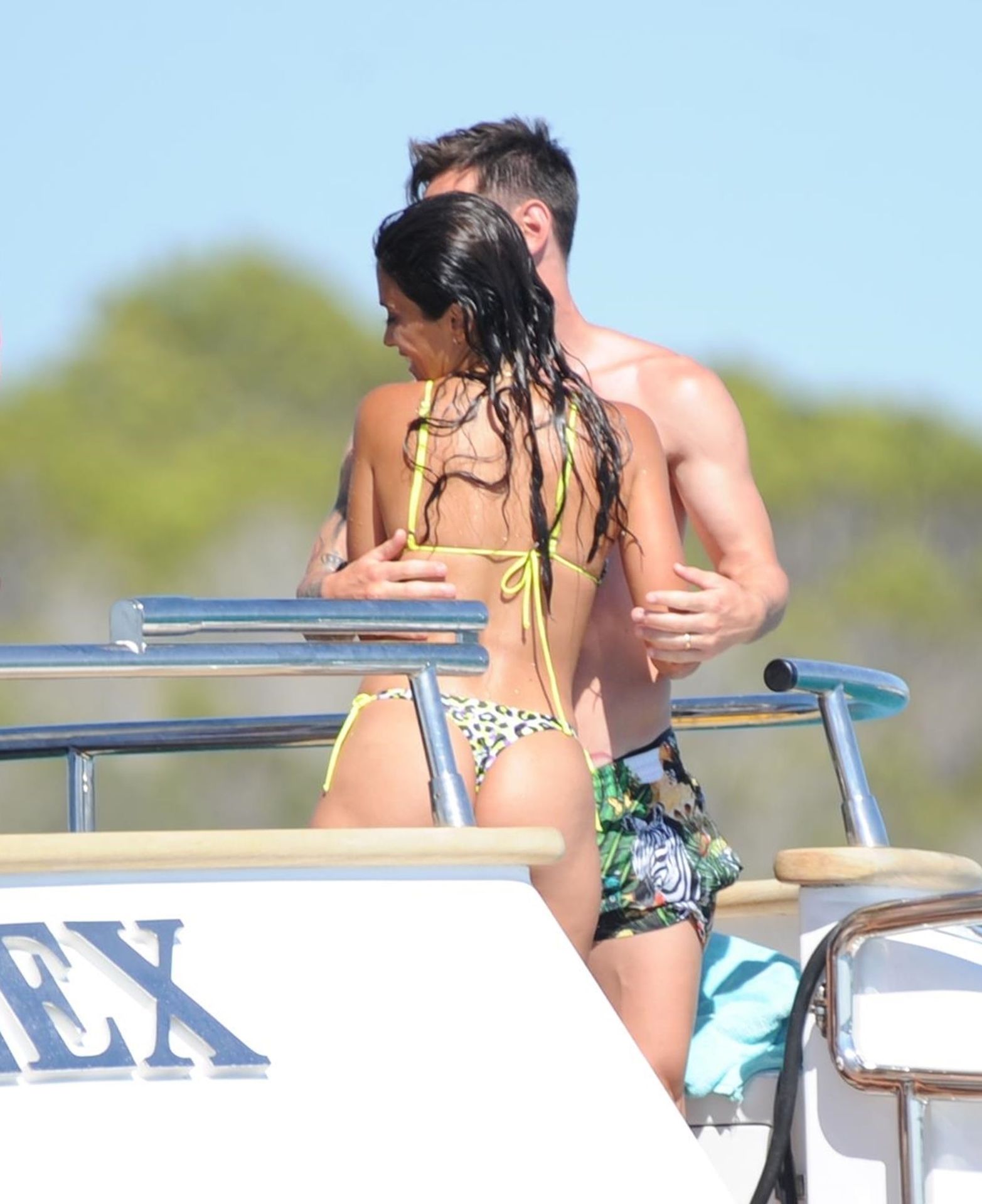 Lionel Messi & Antonela Roccuzzo Are Pictured Enjoying Their Holiday (43 Photos)