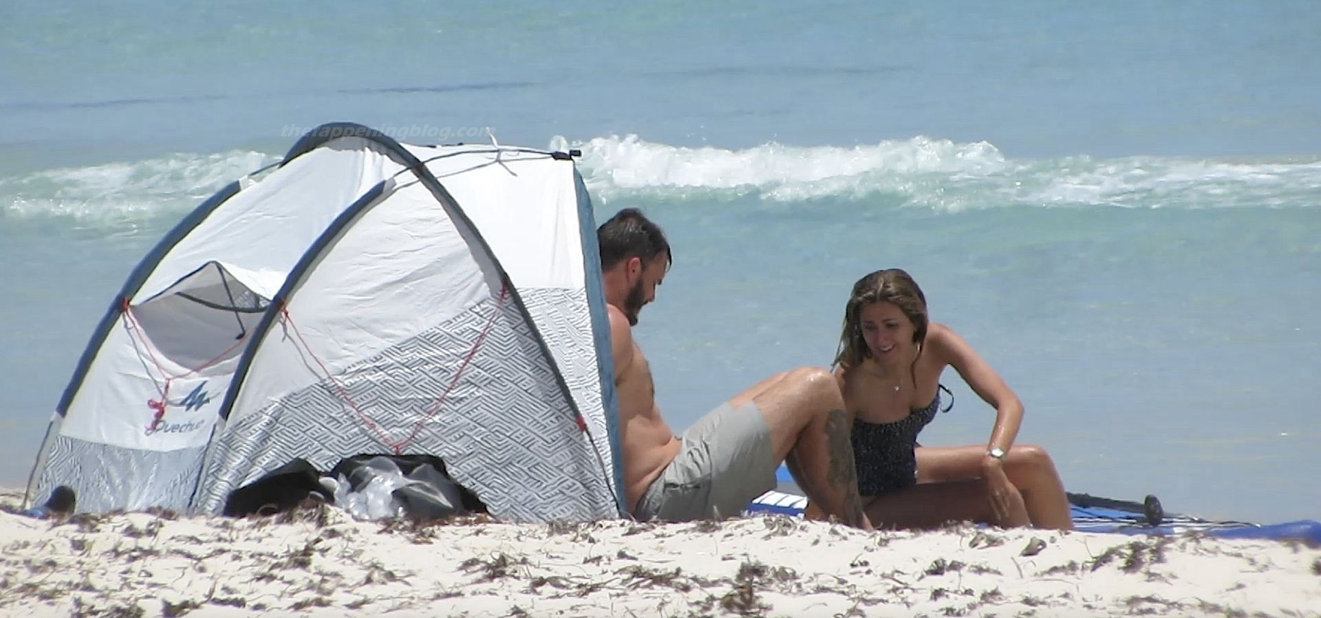 Locky Gilbert & Irena Srbinovska are Spotted at Leighton Beach (27 Photos)