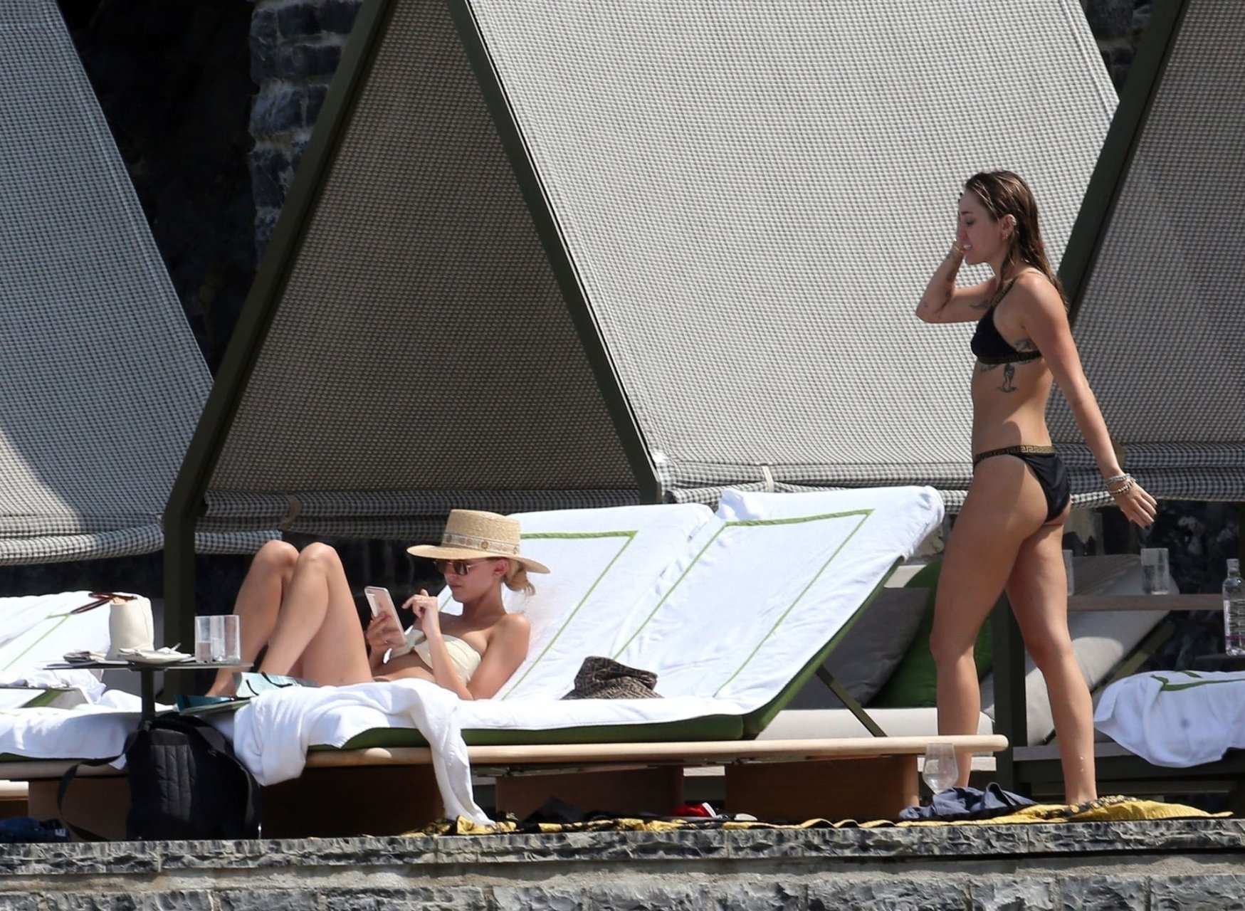 Topless Miley Cyrus Spotted Kissing Kaitlynn Carter in Italy (63 Photos) [Updated]