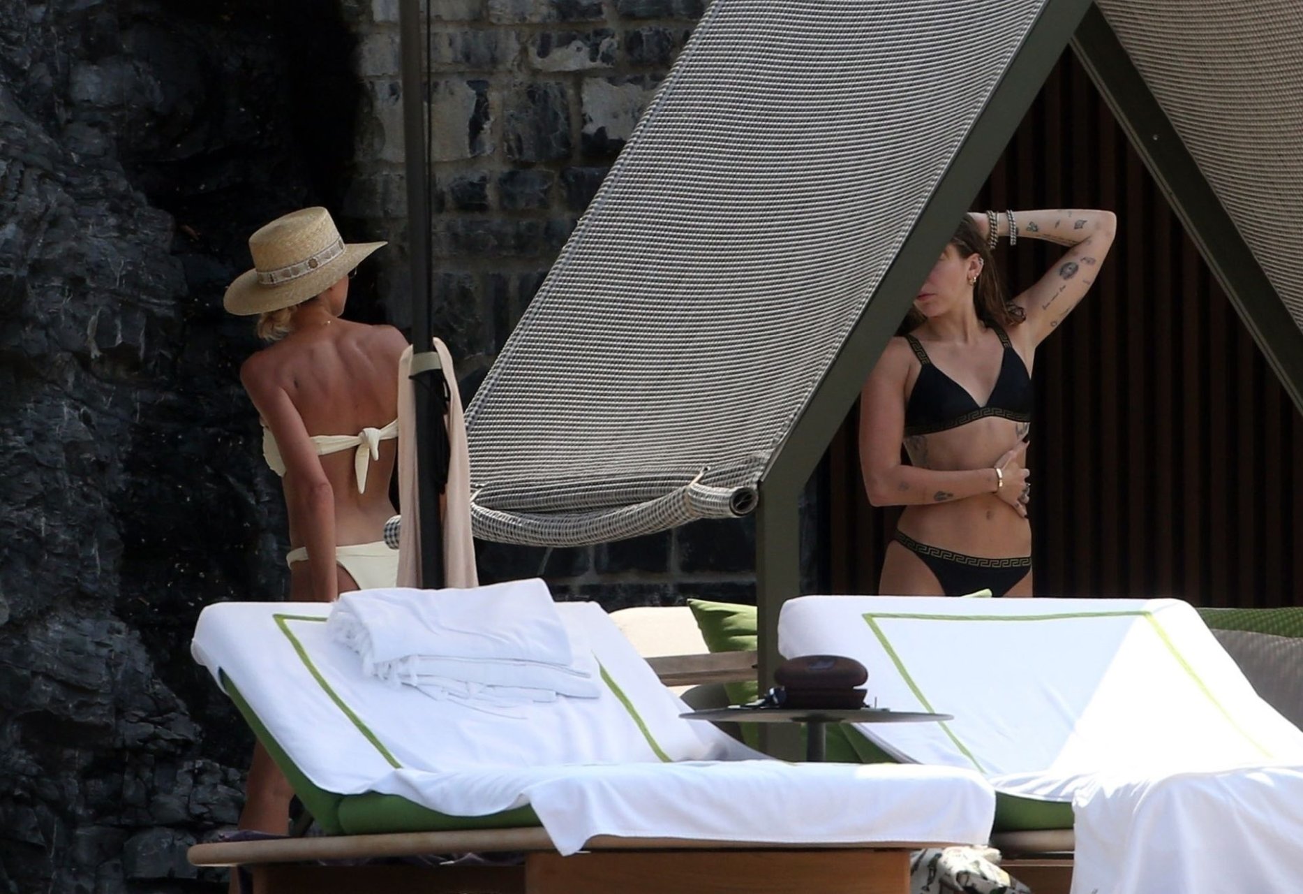 Topless Miley Cyrus Spotted Kissing Kaitlynn Carter in Italy (63 Photos) [Updated]
