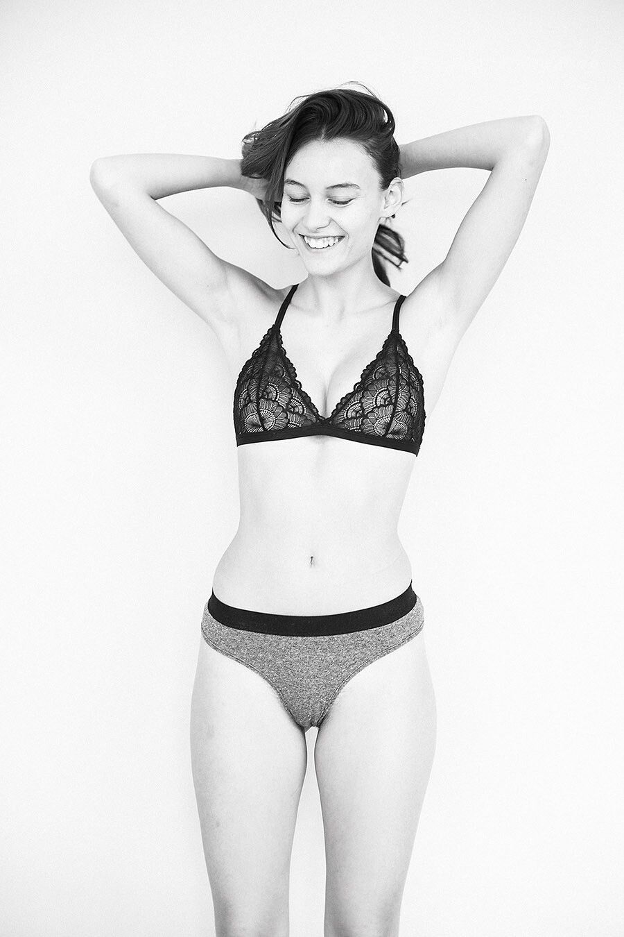 Lena Simonne Nude & Sexy (20 Photos)