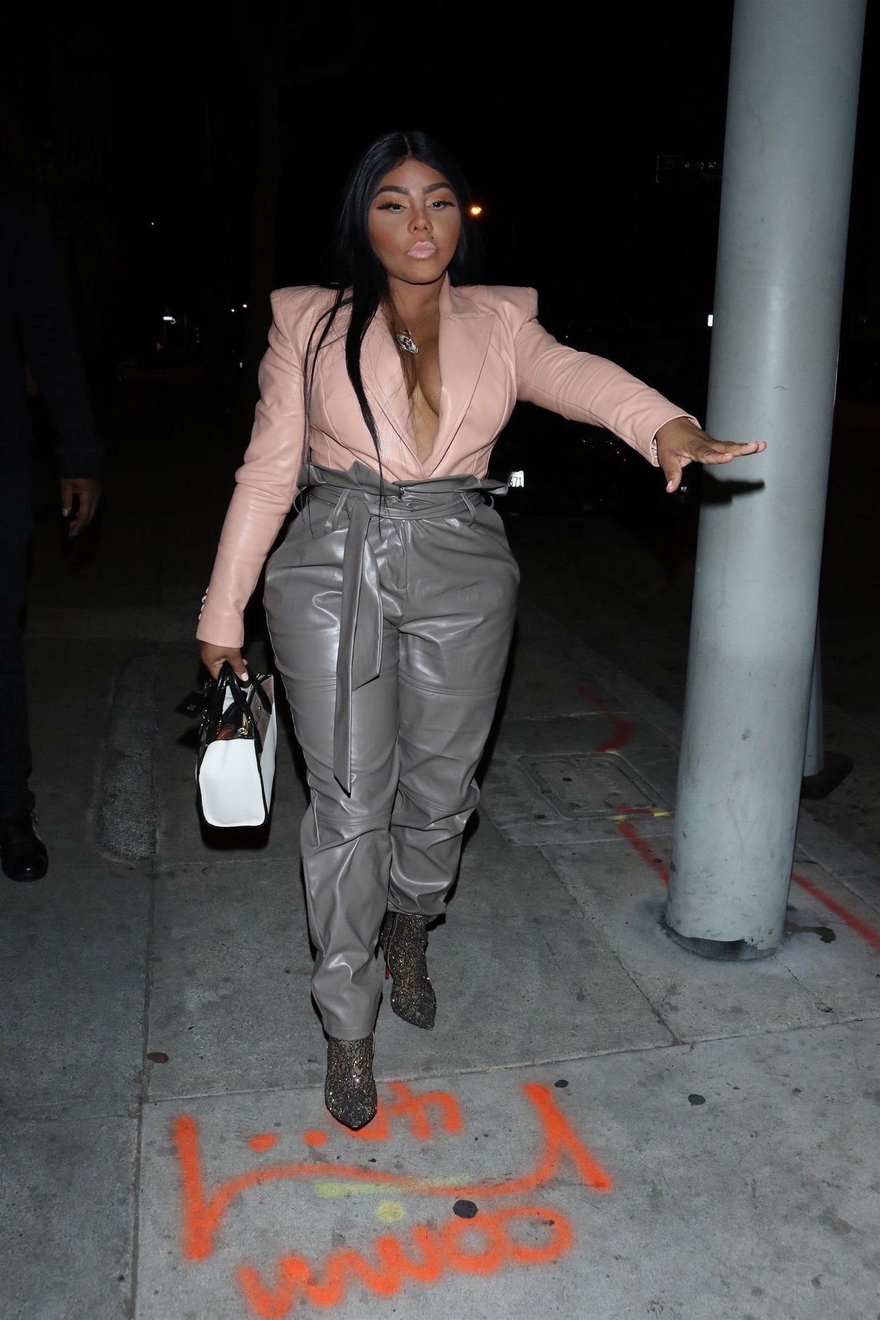 Lil’ Kim Seen Outside Craig’s Restaurant in West Hollywood (163 Photos)