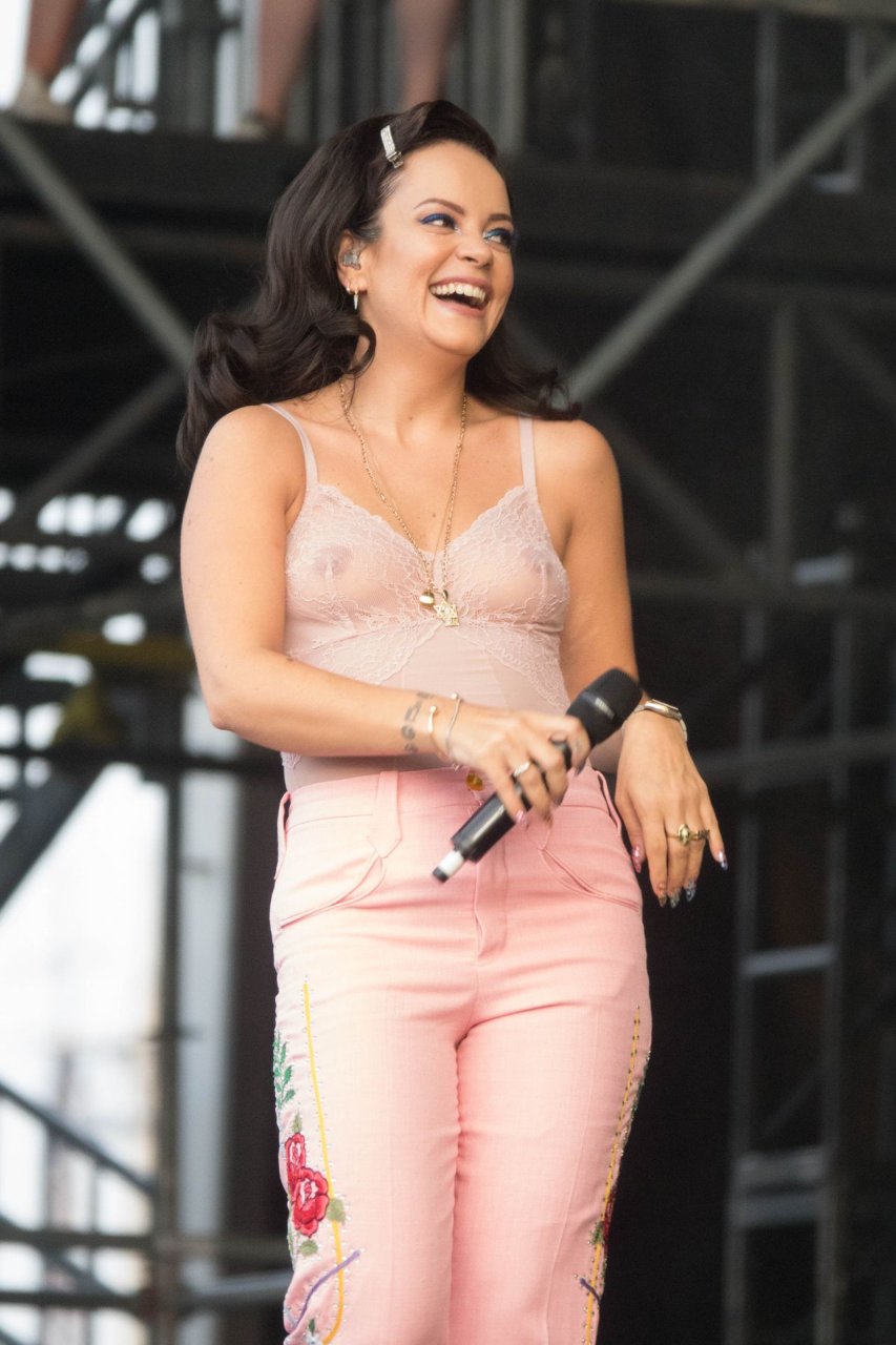 Lily Allen See Through (4 Photos)