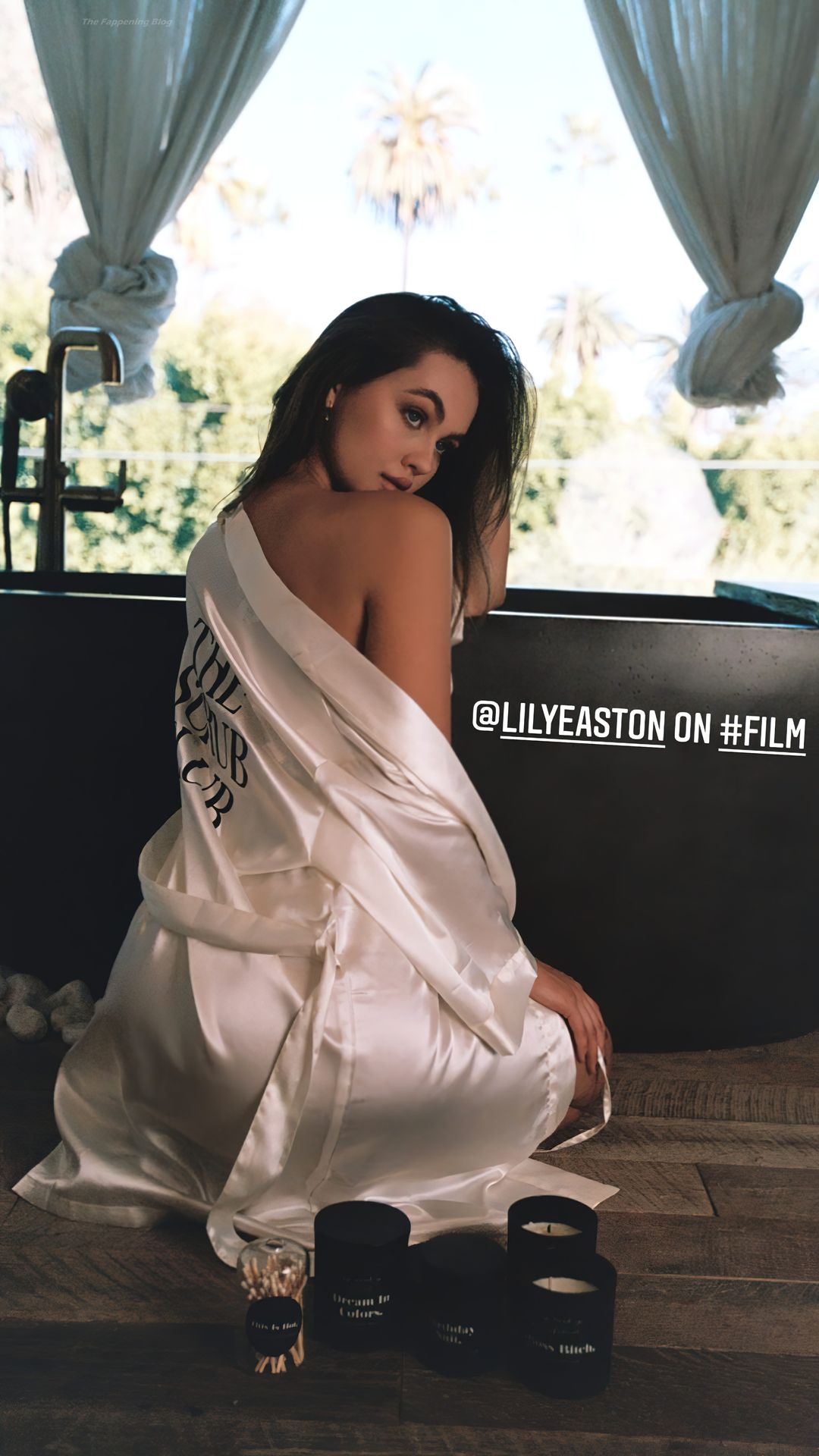 Lily Easton Sexy (14 Photos)