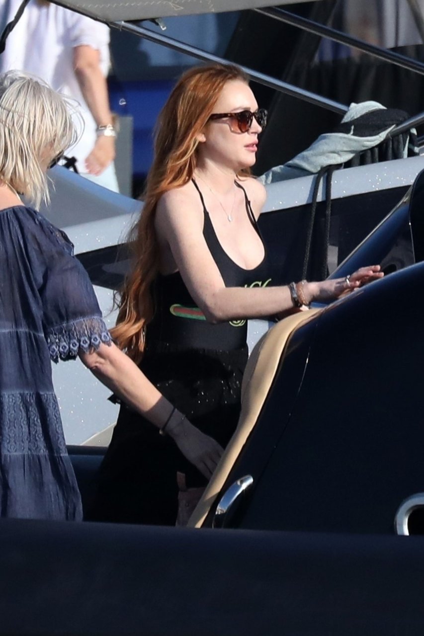 Lindsay Lohan Hot (22 Photos)