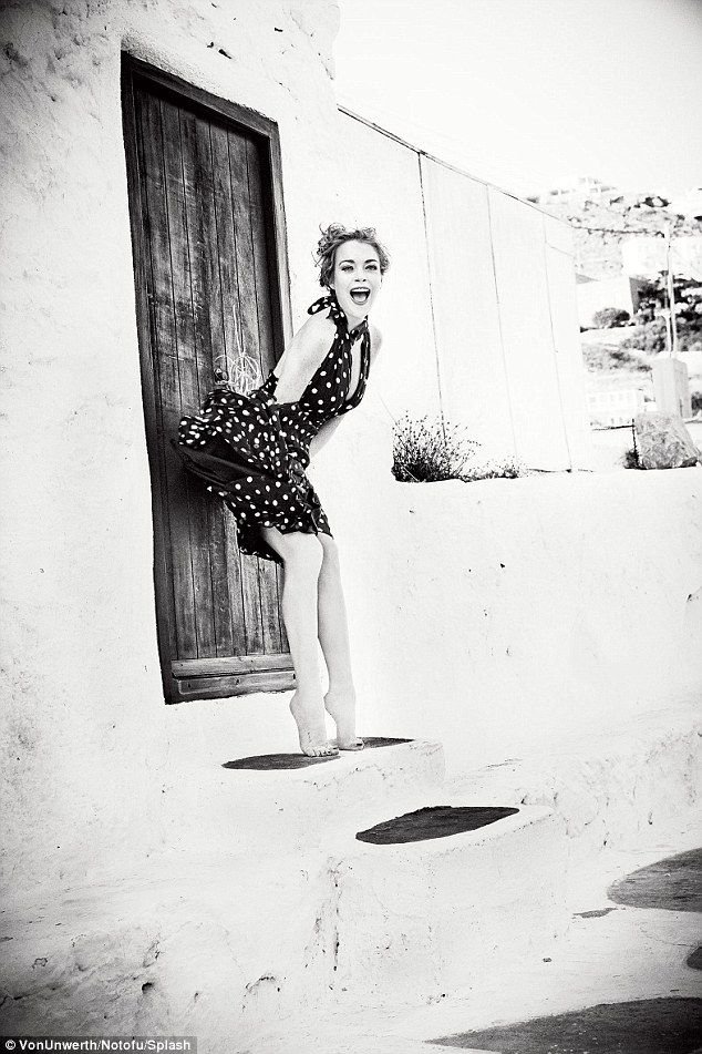Lindsay Lohan See Through & Sexy (20 Photos)