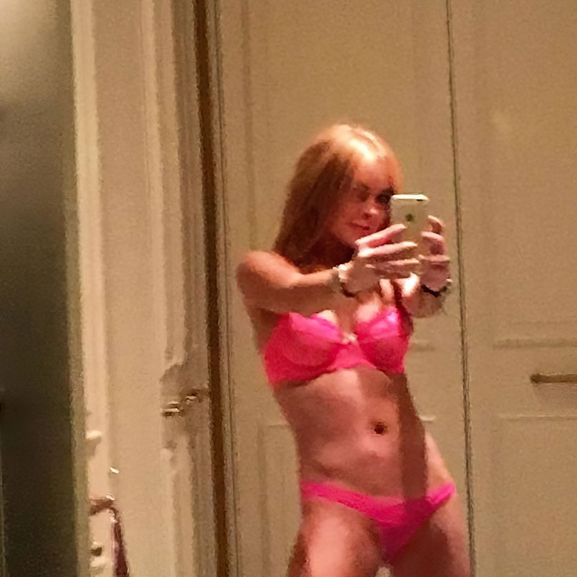 Lindsay Lohan Sexy Leaked The Fappening (8 Photos)