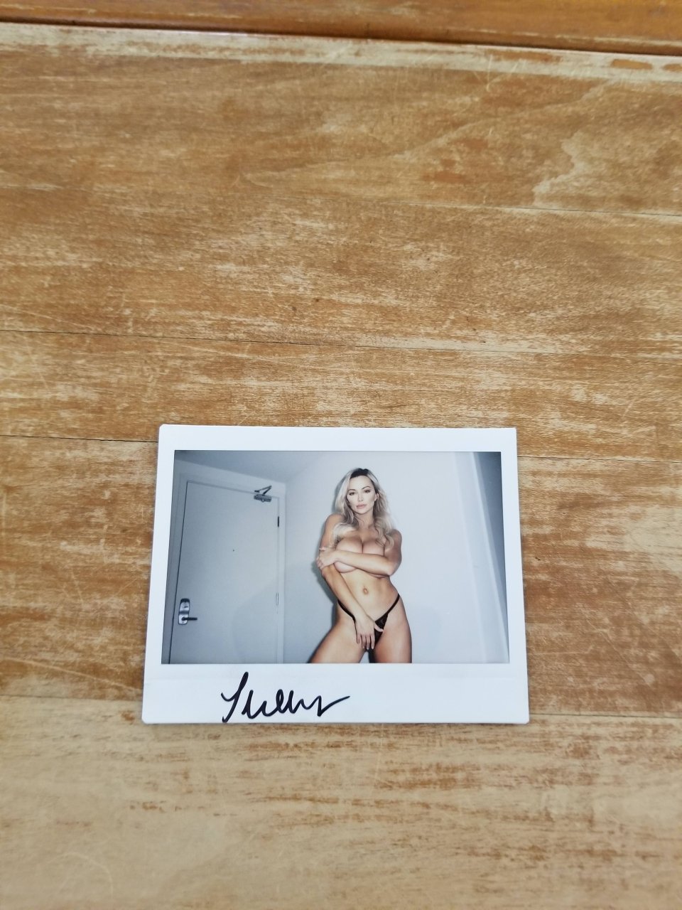 Lindsey Pelas Sexy Nude & Sexy (19 Photos)
